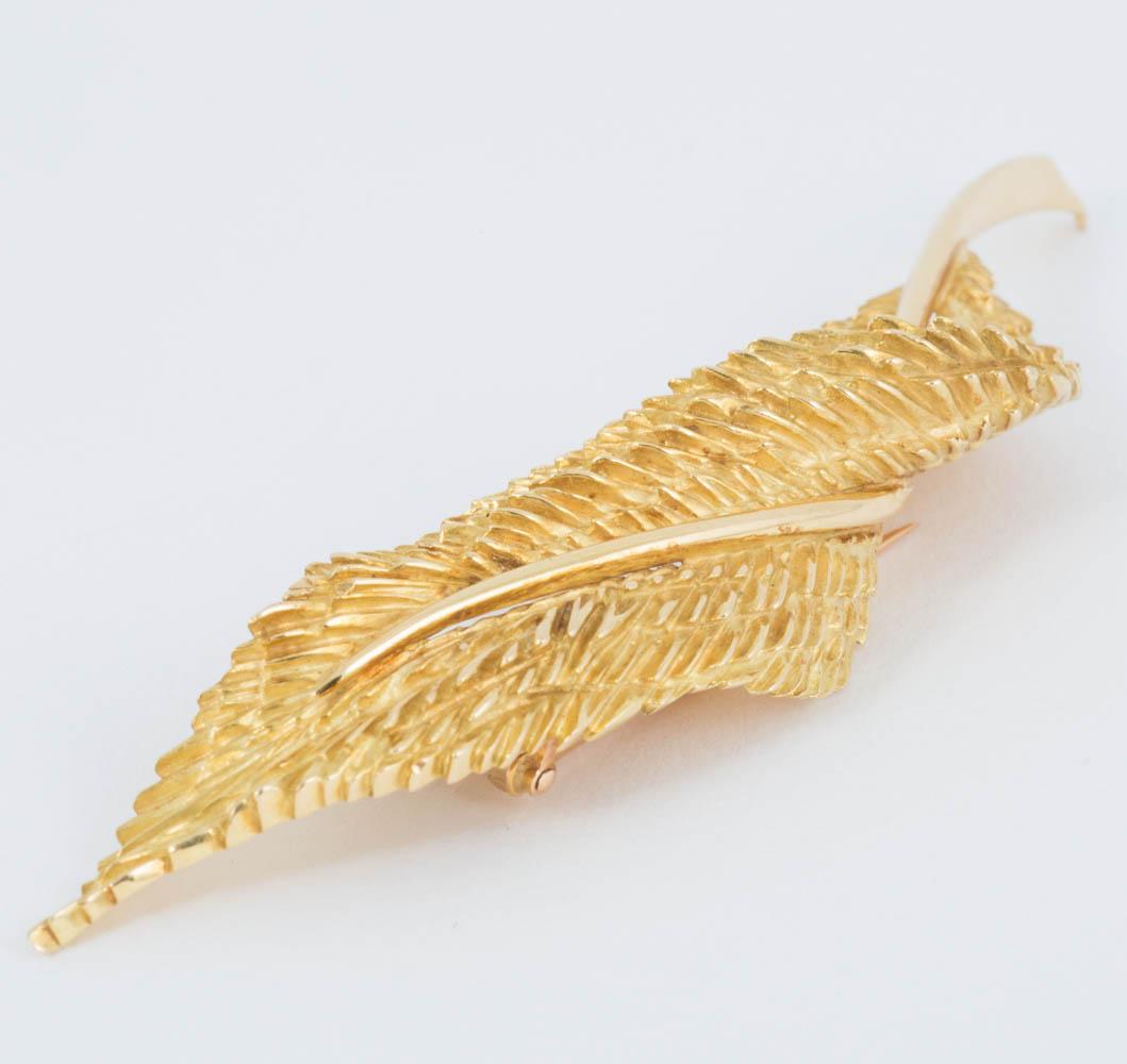 Edwardian Hermes of Paris Brooch of a Curling Leaf in 18 Karat Gold, French circa 1950 For Sale