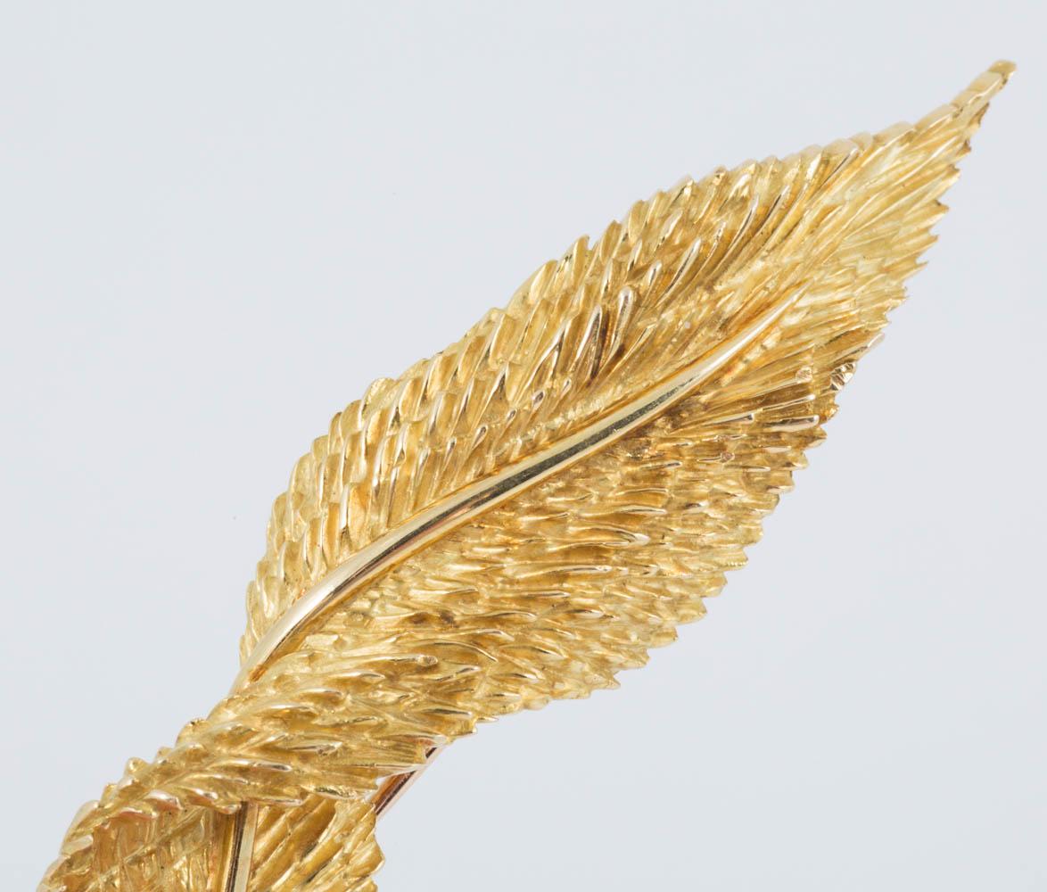 Hermes of Paris Brooch of a Curling Leaf in 18 Karat Gold, French circa 1950 For Sale 2