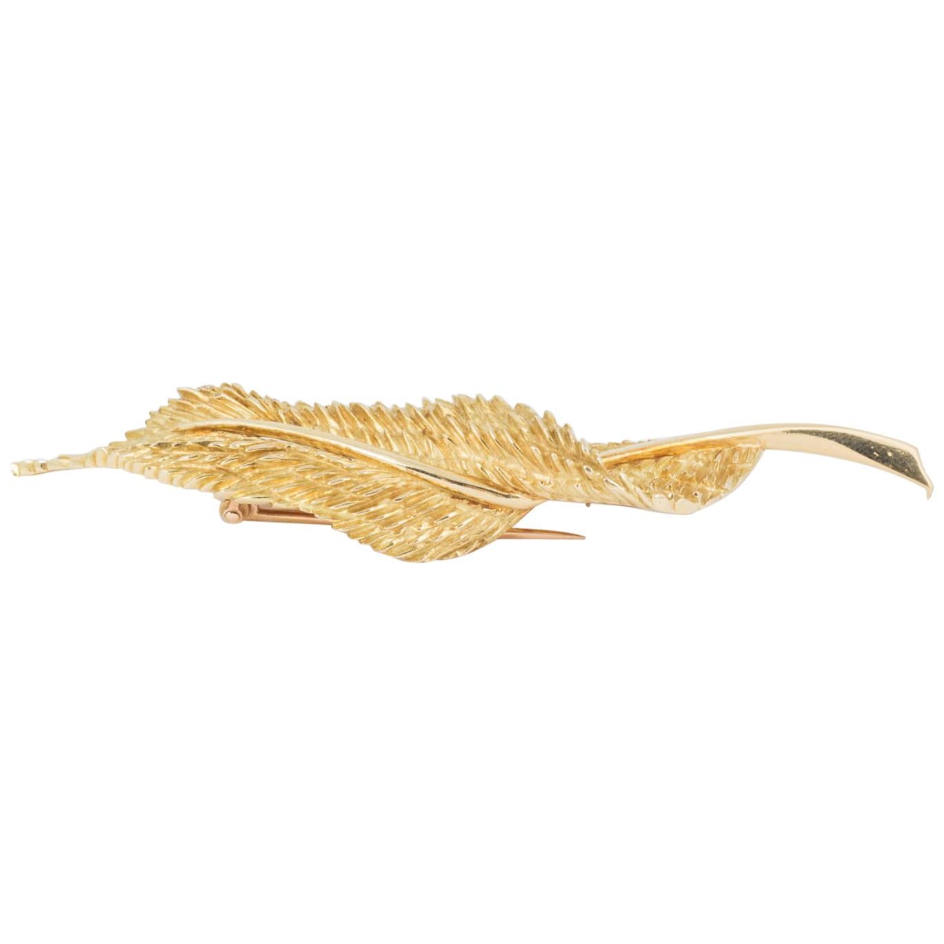 Hermes of Paris Brooch of a Curling Leaf in 18 Karat Gold, French circa 1950 For Sale