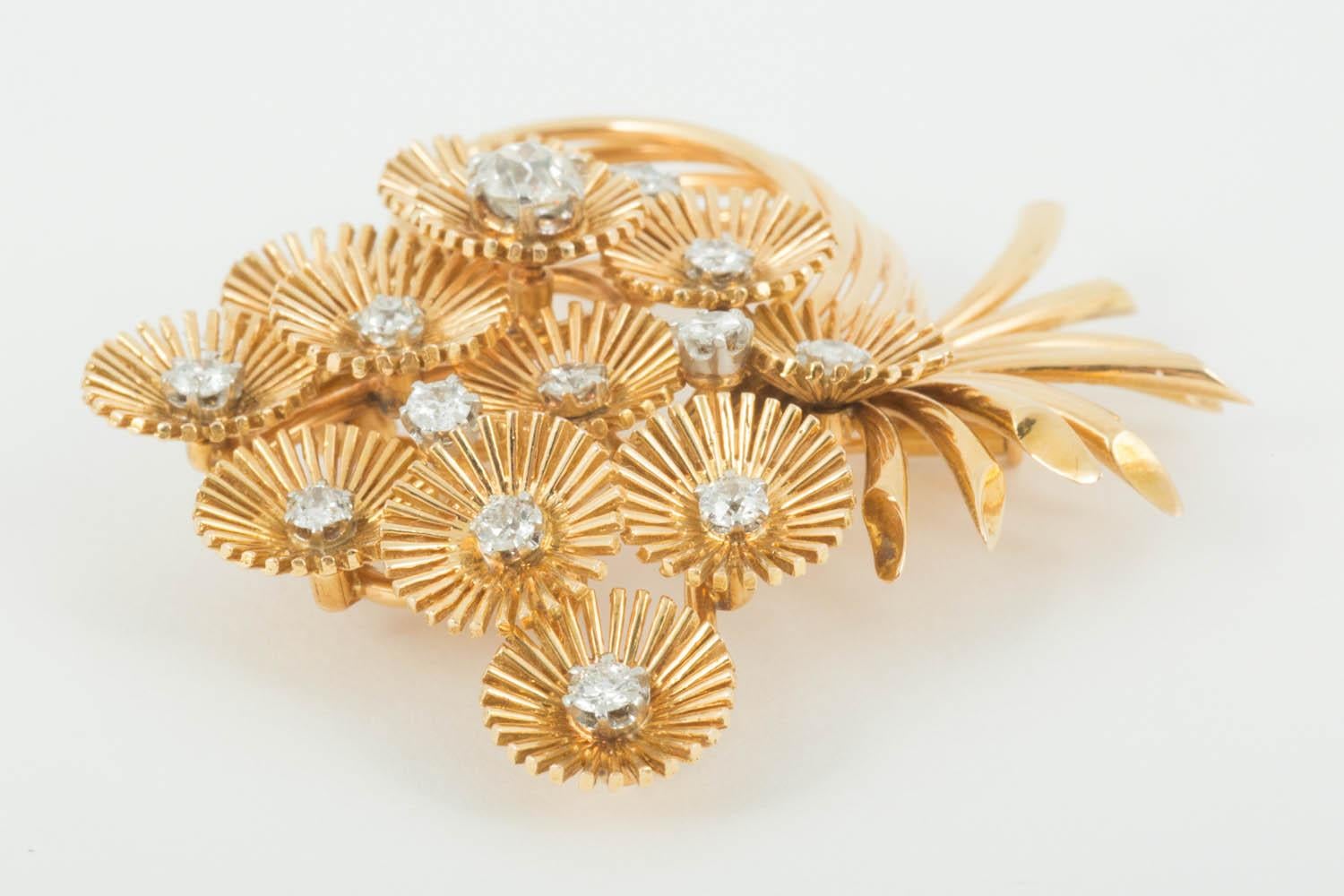 Cascade Brooch, Firework Cluster Motifs, 18k Gold & Diamonds, French, circa 1950 In Good Condition For Sale In London, GB