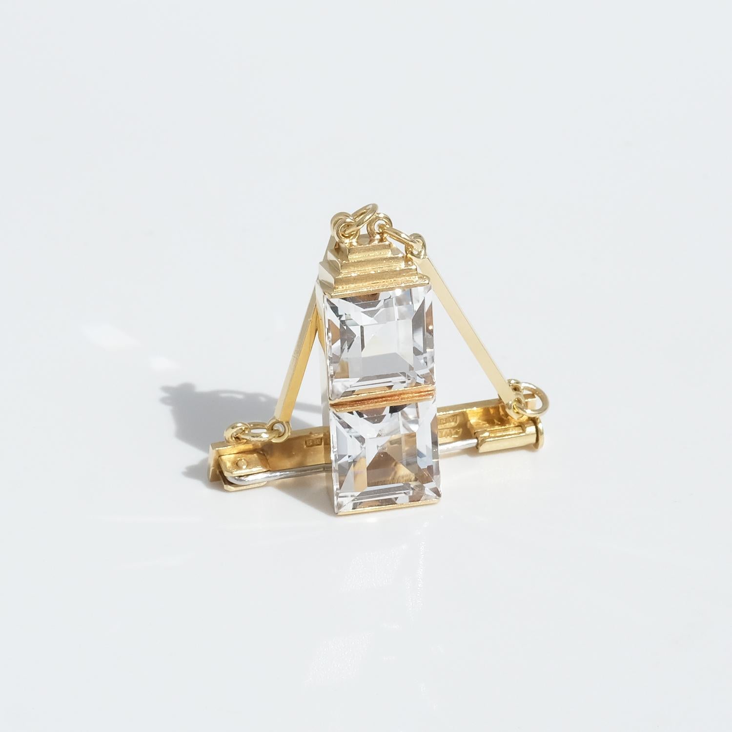 Broche en or 18 carats avec un cristal de roche, fabriquée en 1944 par Wiwen Nilsson, Suède Unisexe en vente