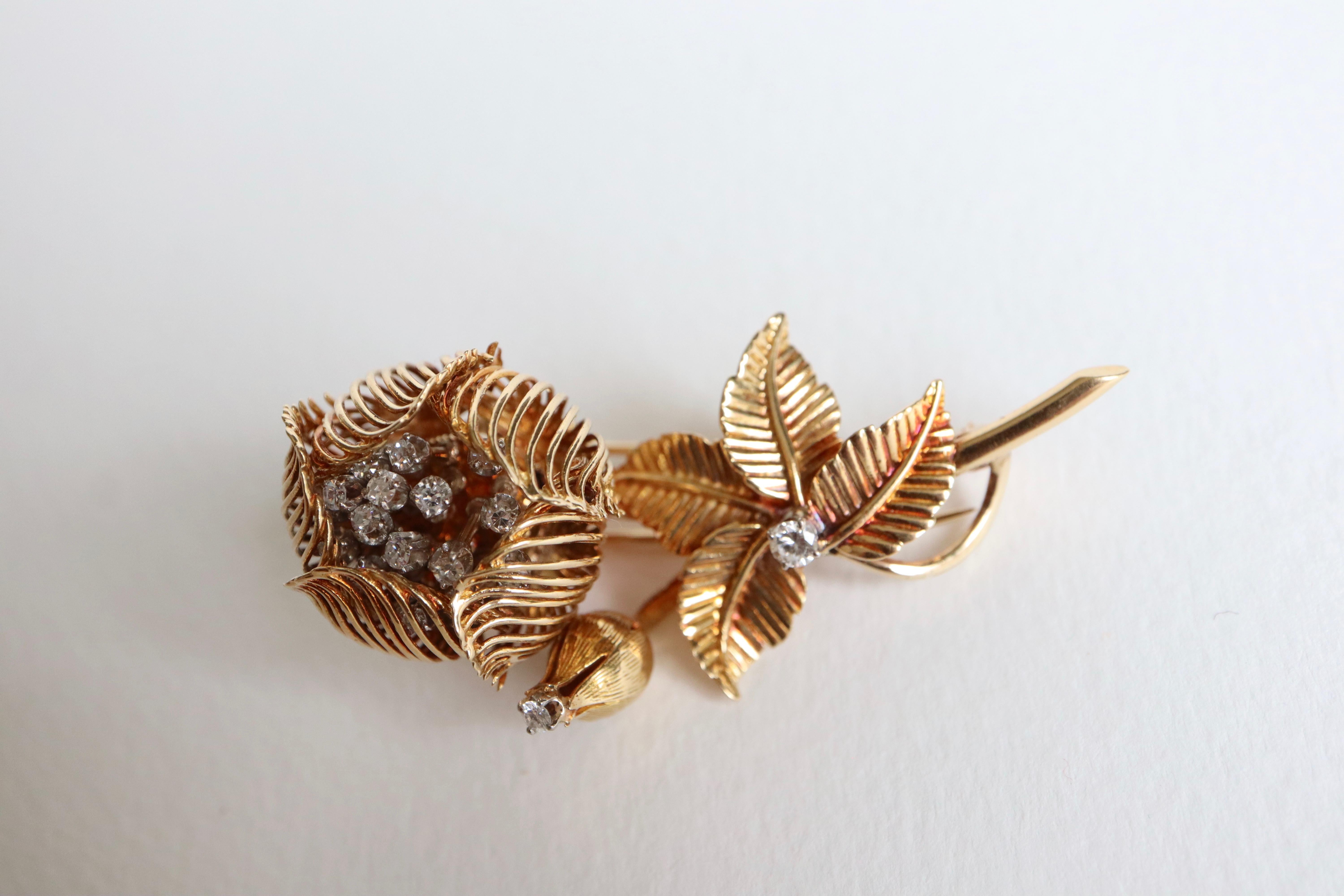 Brooch 1950 Flower in 18 Karat Yellow Gold and Diamonds articulated For Sale 7