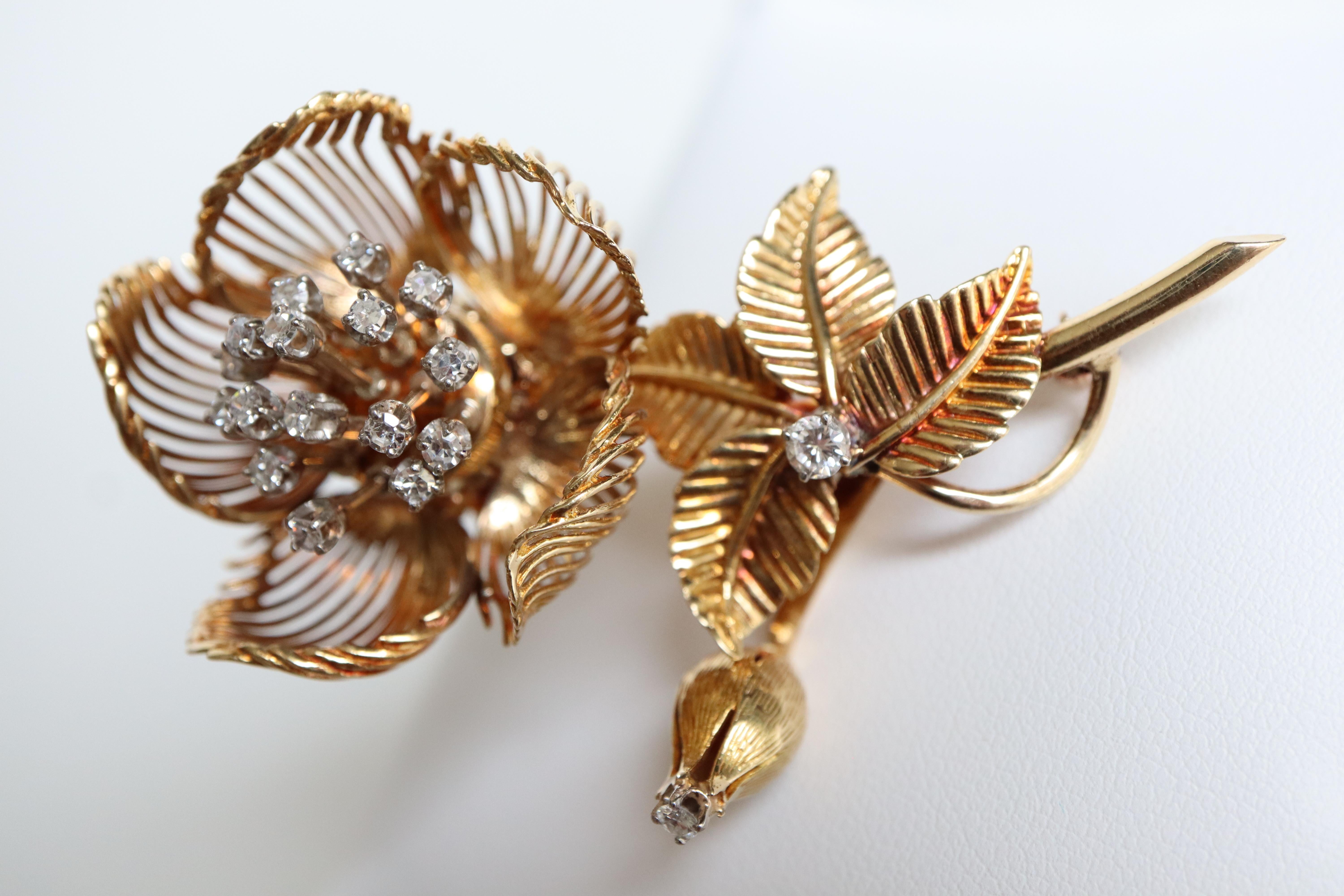 Brooch 1950 Flower in 18 Karat Yellow Gold and Diamonds articulated For Sale 9