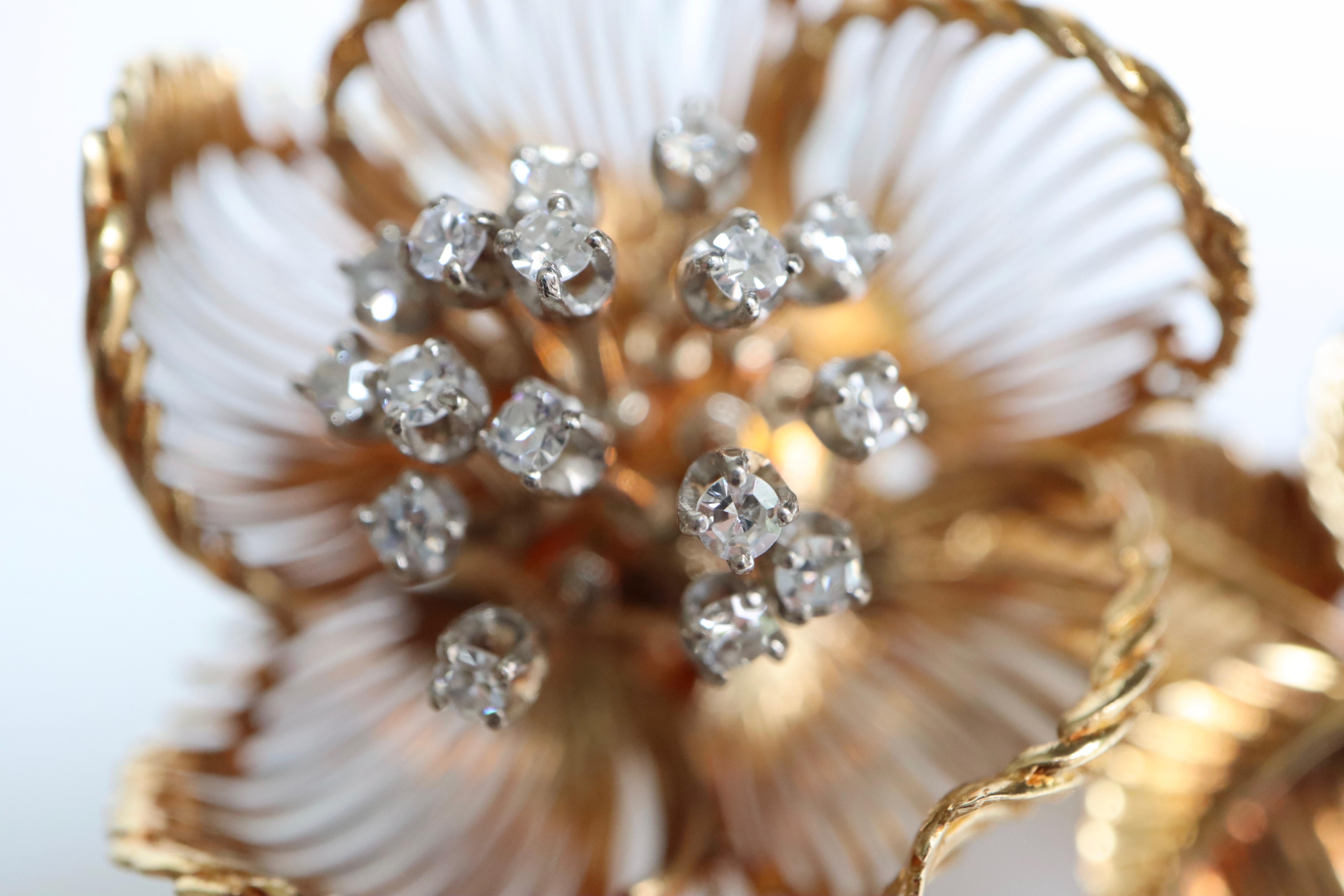 Brooch 1950 Flower in 18 Karat Yellow Gold and Diamonds articulated For Sale 2