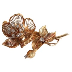 Vintage Brooch 1950 Flower in 18 Karat Yellow Gold and Diamonds articulated