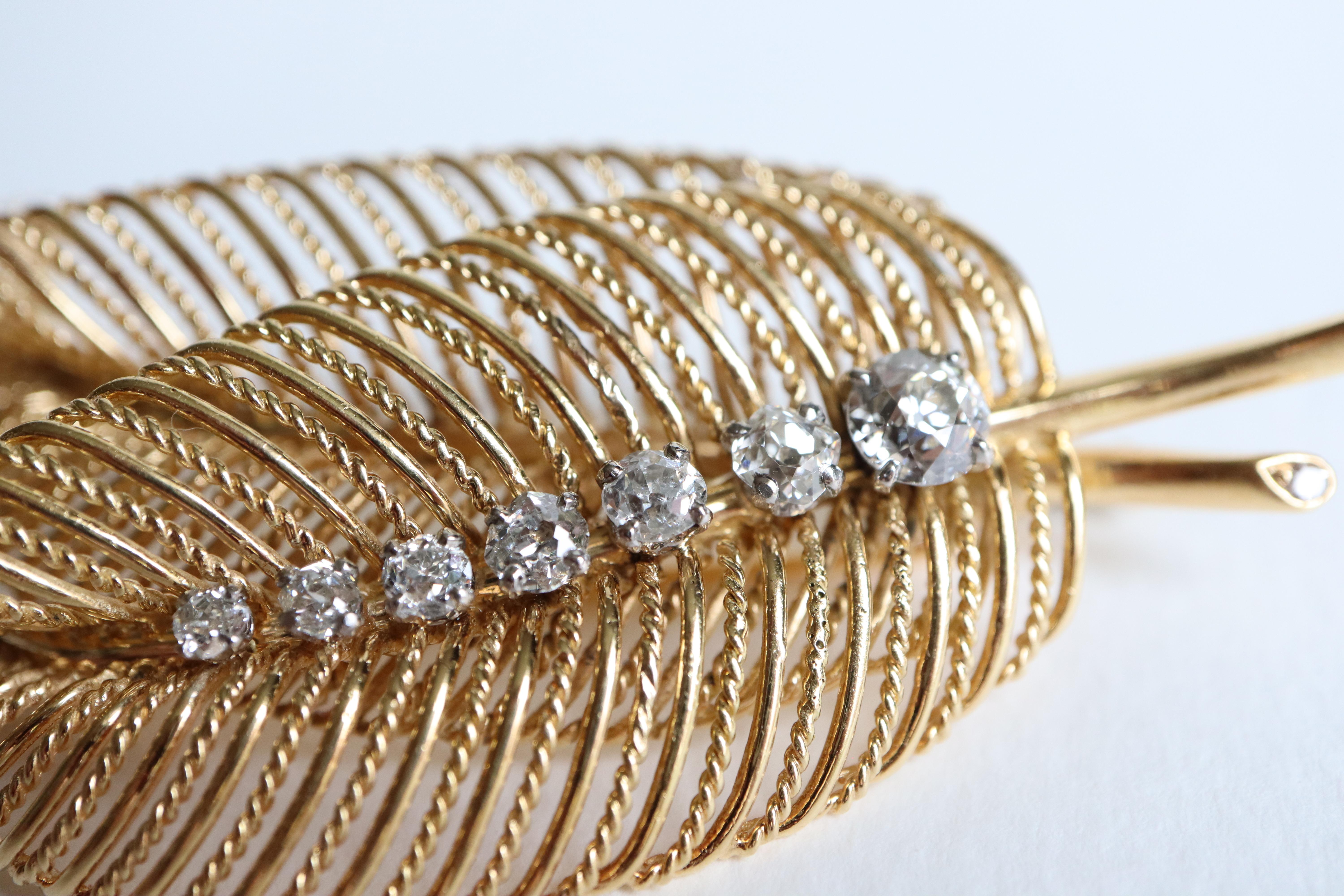 Two leaf brooch 18 kt yellow gold wire circa 1950 adorned with 7 brilliant cut diamonds
The 7 diamonds total approximately 1.5 carats
The tips of the leaf stems are each set with a diamond
Width: 7 cm Height: 4 cm
Gross weight: 26.3 g
French Work of