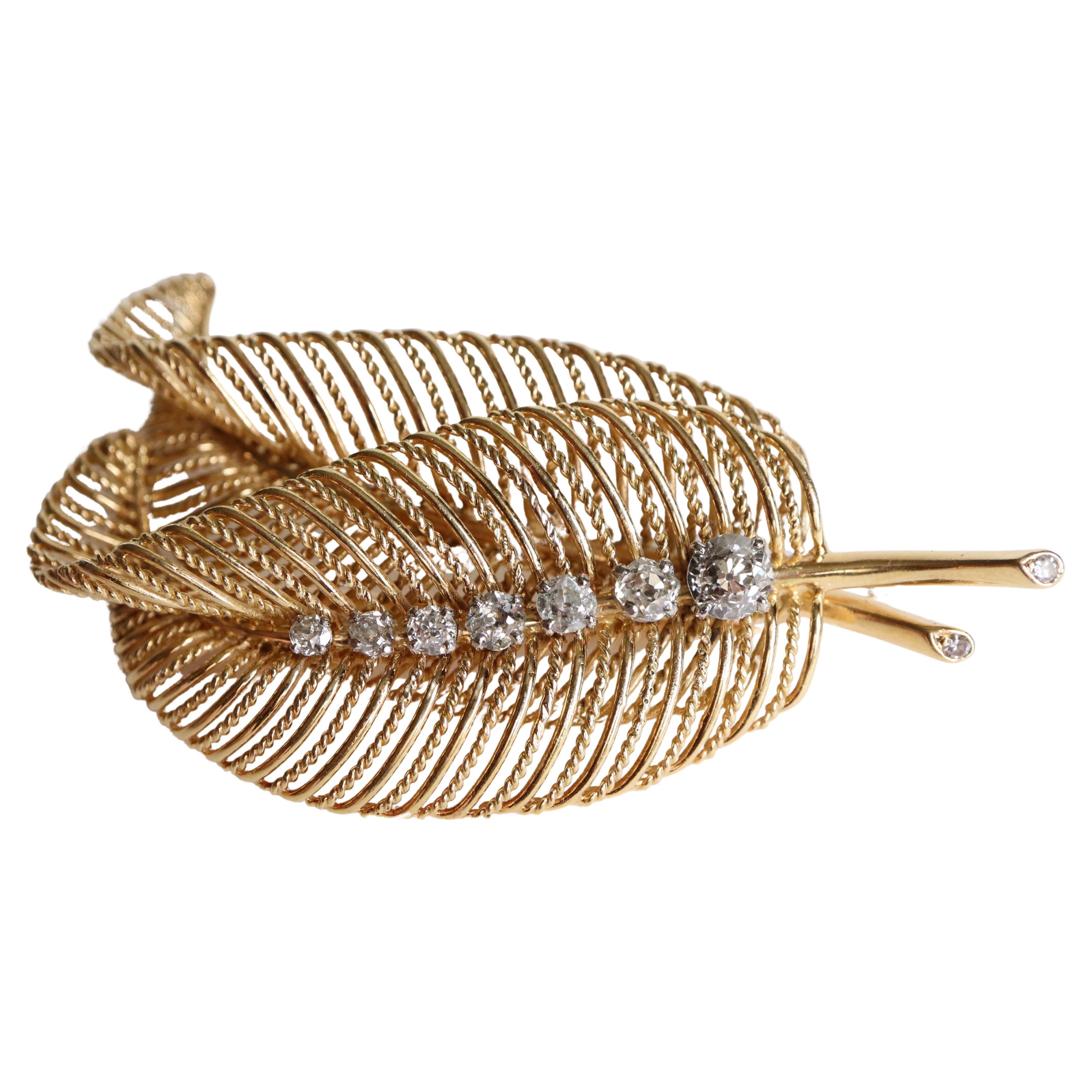 Brooch 1950s Leaf Pattern 18 Karat Yellow Gold 18 KT and Diamonds 1.5 Carats For Sale