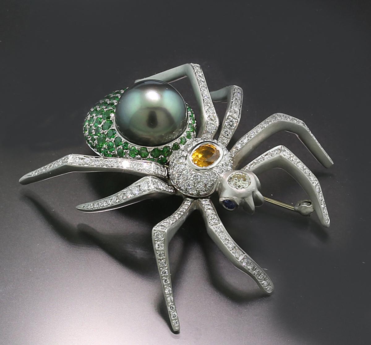 Brooch 950-Platinum 80 grams Tahitian Pearl Sapphire Diamond Tsavorite 11.34 ct In Excellent Condition For Sale In München, DE