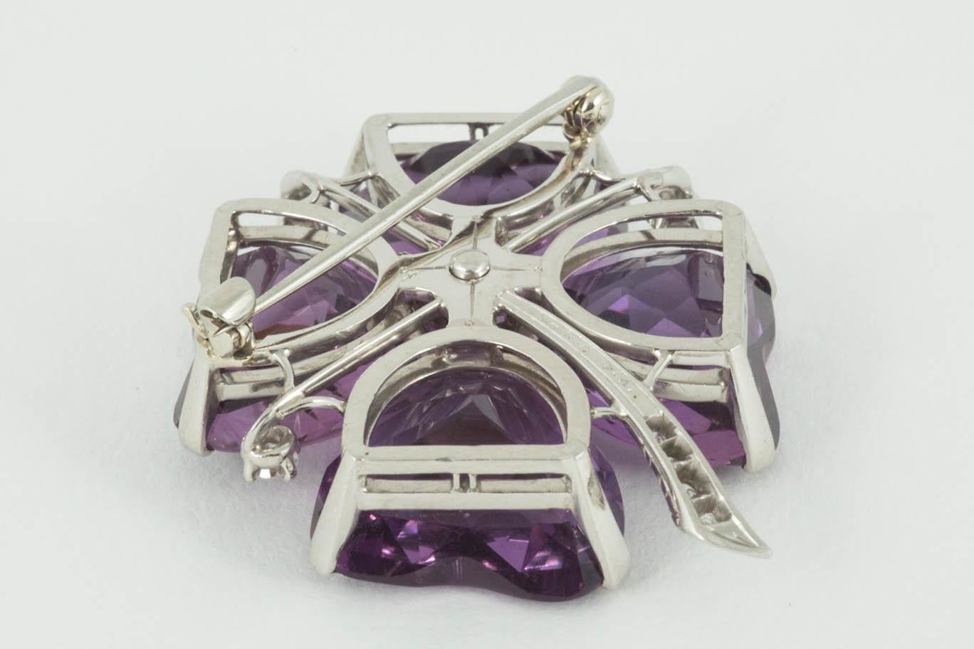 Four Leaf Clover Brooch in Platinum with Amethysts & Diamonds, USA circa 1950 In Good Condition For Sale In London, GB