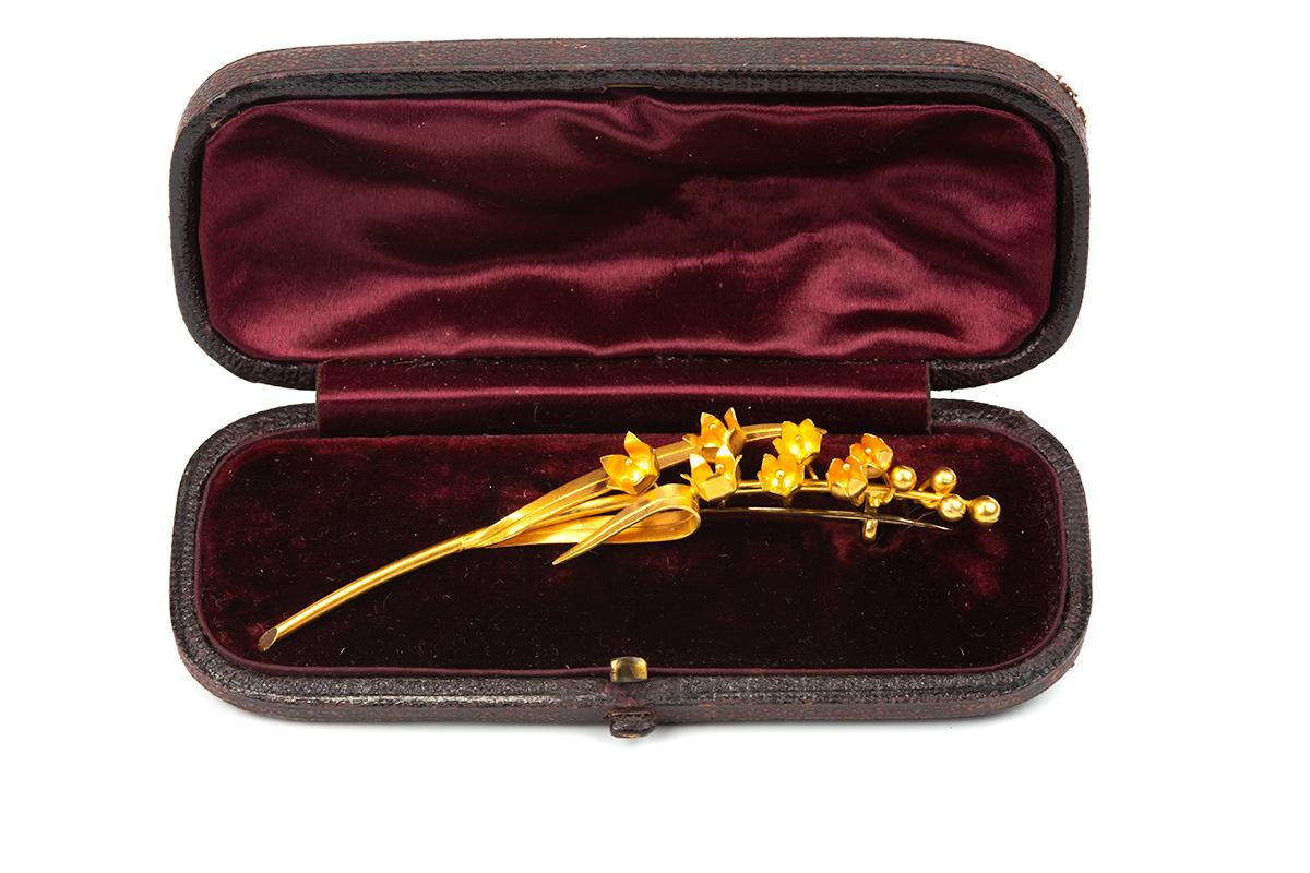Lilly of the Valley Spray  Brooch in 15 Carat Gold, English circa 1890 In Good Condition For Sale In London, GB
