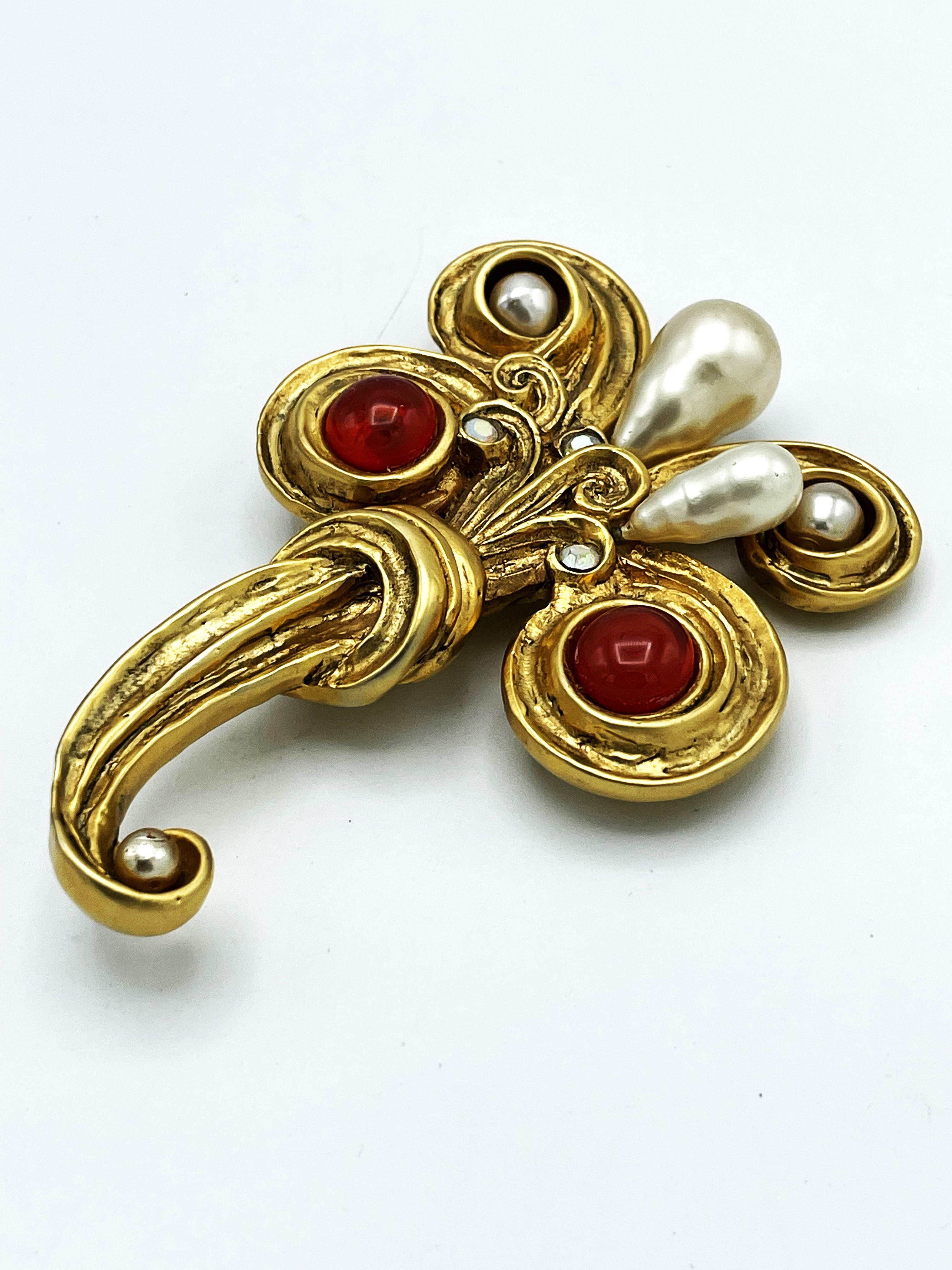 Women's Brooch by CLAIR DEVÈ PARIS, fake pearls and resin made in the 1980s France For Sale