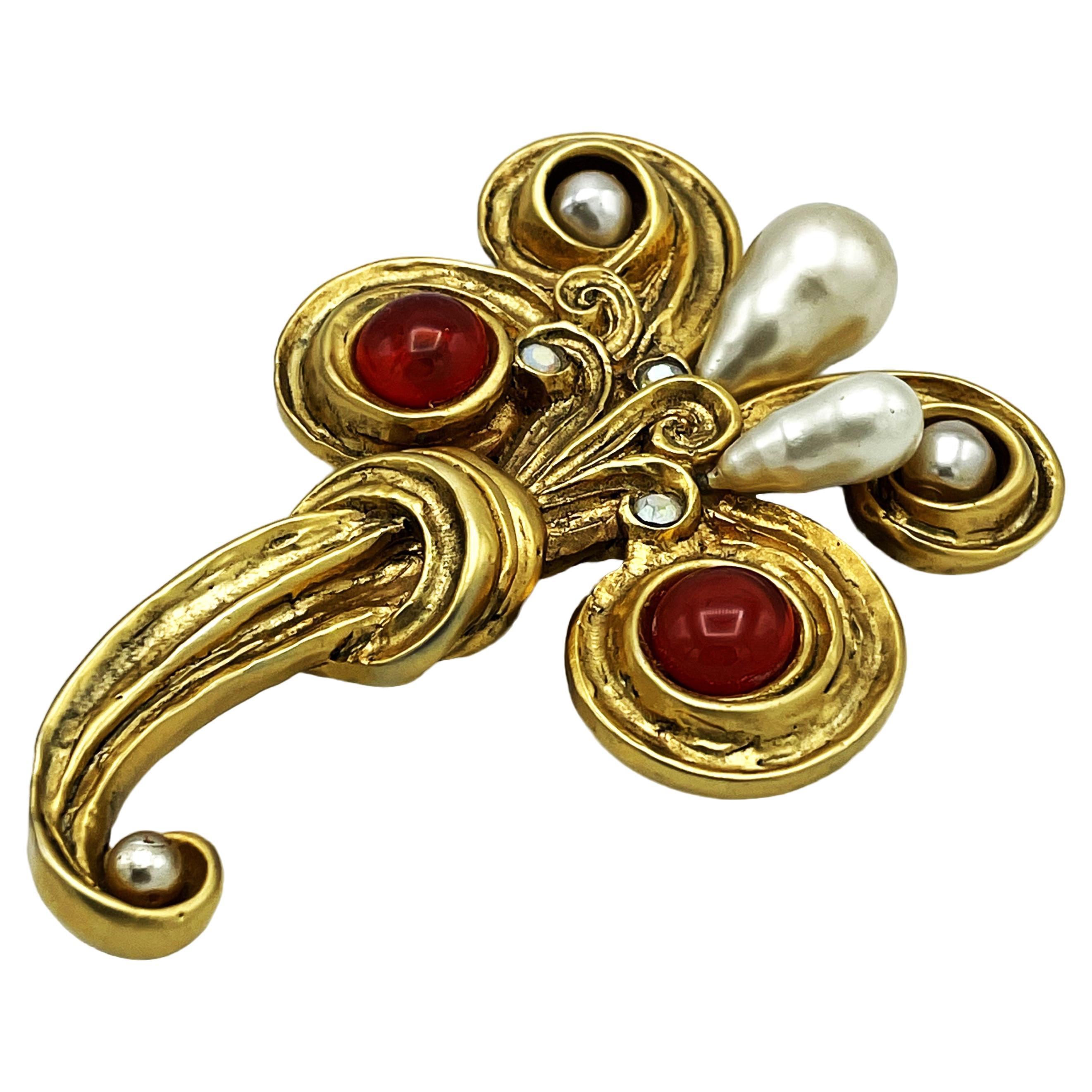 A decorativ Brooch by CLAIR DEVÈ PARIS, fake pearls made from resin in the 1980s.

Measurement
Height 10 cm
Width 8cm
Depth 1.5cm
Features
- Signed on the backside CLAIRE DEVE PARIS
- 2 red resin 1, 3 cm 
- 2 larg nice faux Perls, teardrop shape 2,3