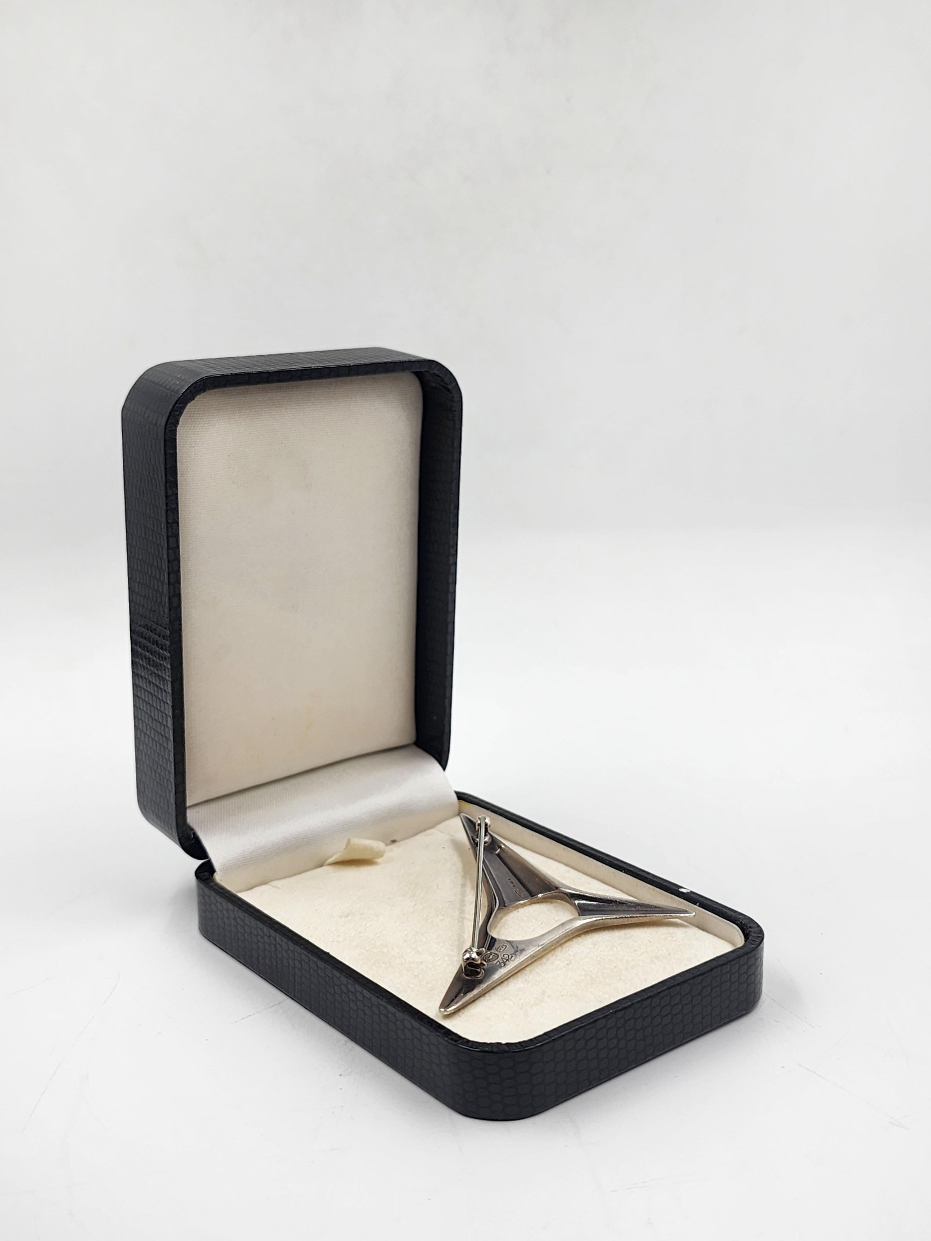 Brooch by Henning Koppel for Georg Jensen Denmark in sterling silver In Good Condition For Sale In Autonomous City Buenos Aires, CABA