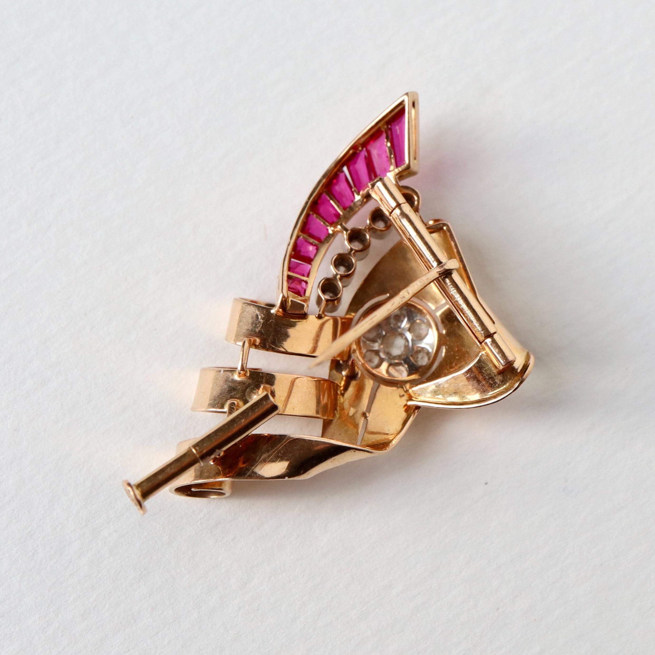 Old European Cut Brooch circa 1940 in 18 Kt gold, rubies diamonds For Sale