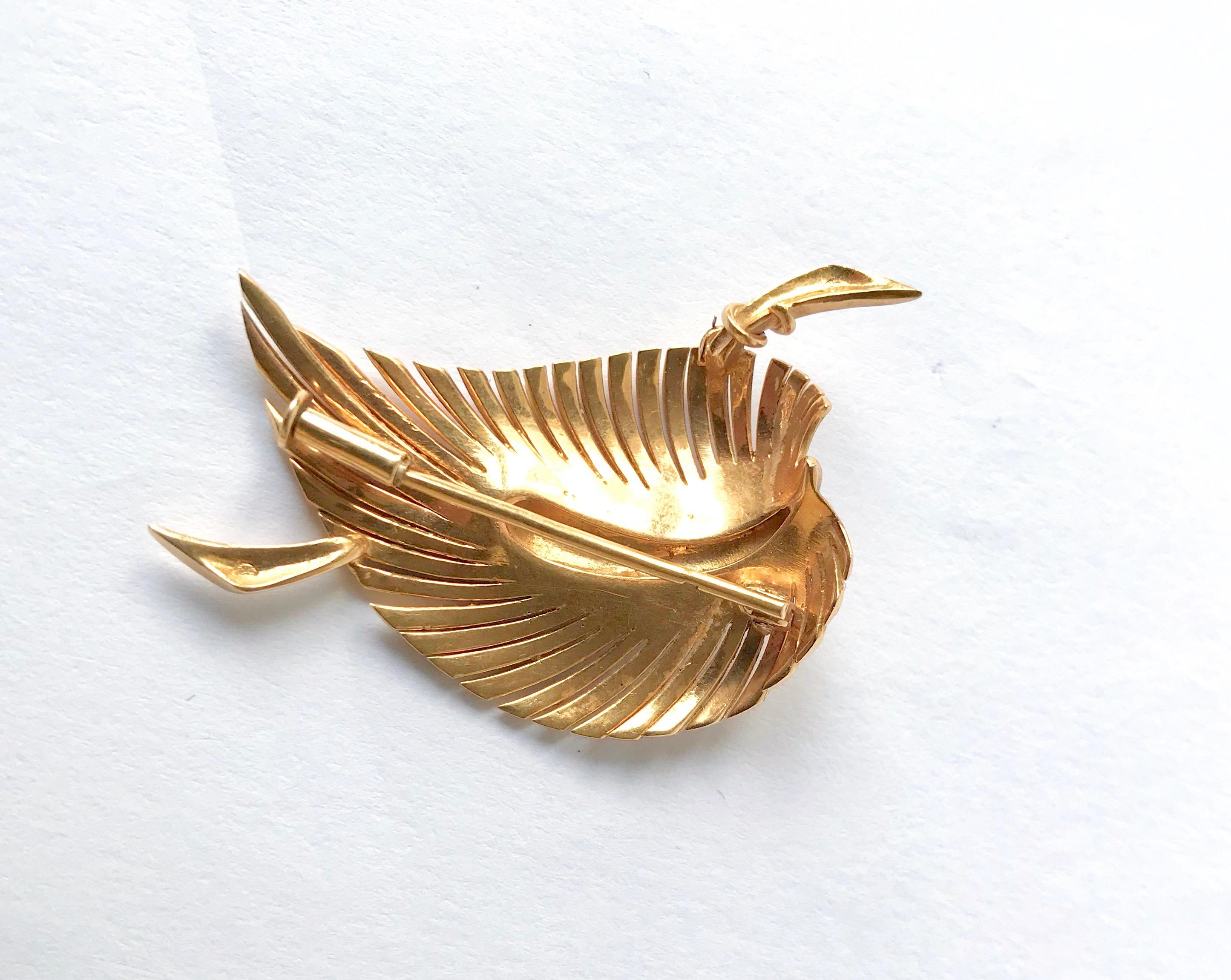 Brooch Circa 1960 in 18 Carat Yellow Gold representing a Leaf For Sale 1