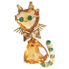 Brooch Depicting a Cat in 18 Karat Gold and Citrines Diamonds Emeralds, 1960