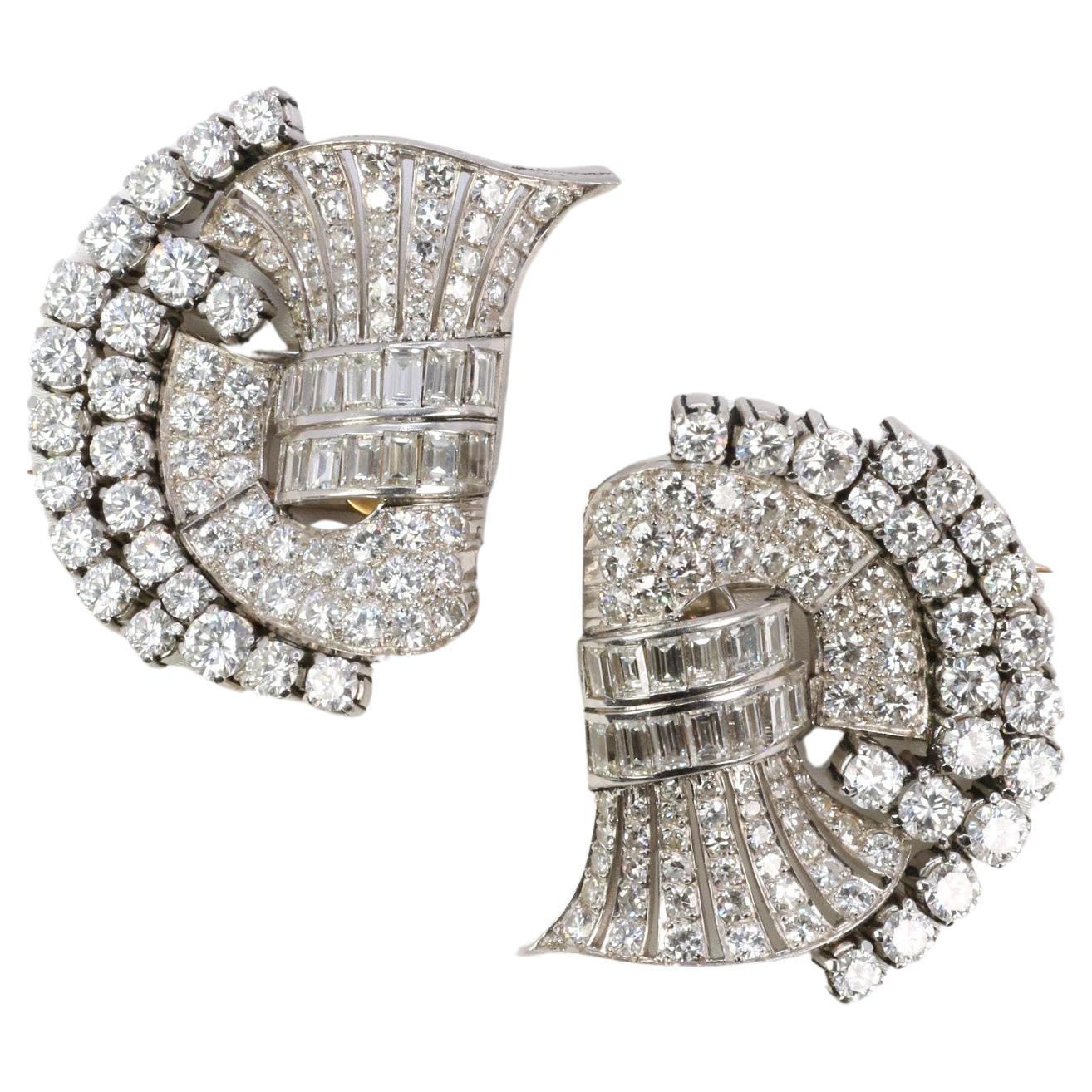 Brooch Double clip in white gold and diamonds For Sale