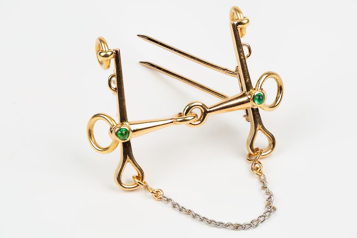 Edwardian Equestrian Driving Bit Brooch in Gold & Emeralds by Mellerio Paris, circa 1950 For Sale