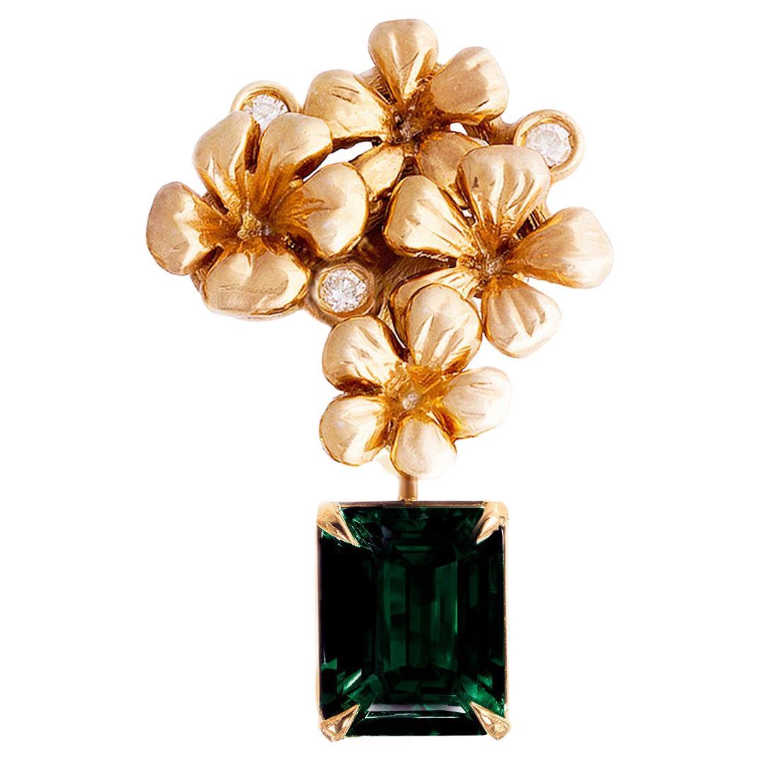 Contemporary Brooch in Eighteen Karat Rose Gold with Chromdiopside and Diamonds For Sale