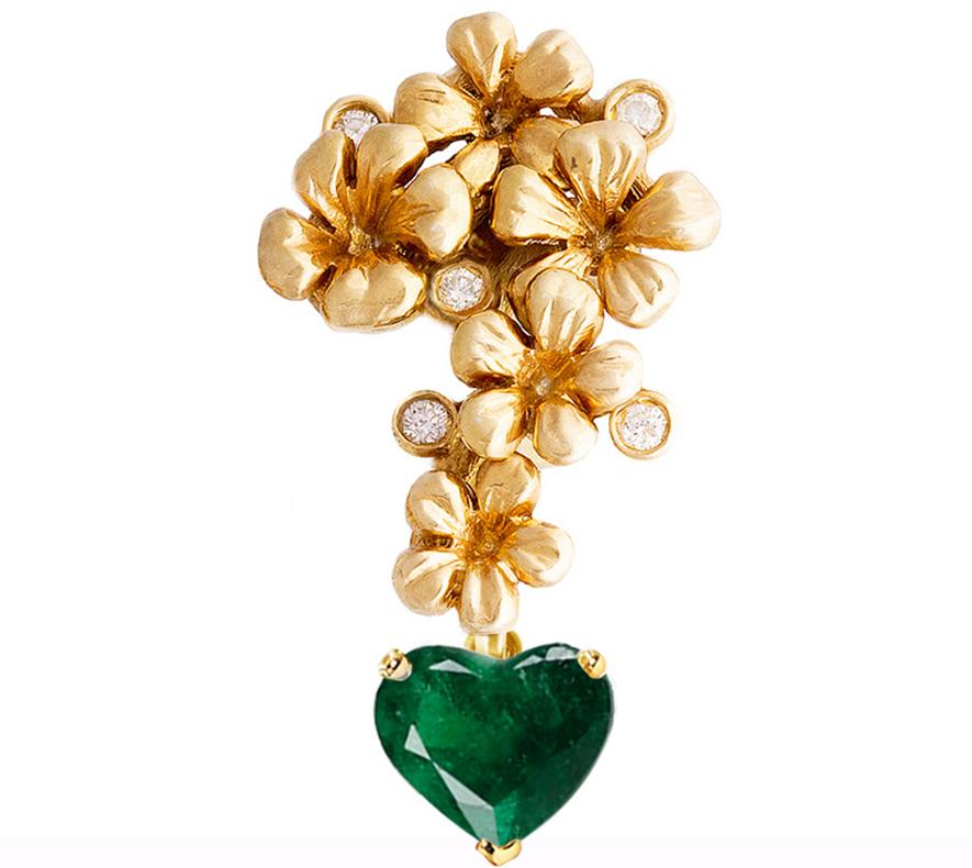 Contemporary DSEF Certified Heart Cut Emerald and Diamonds Eighteen Karat Yellow Gold Brooch For Sale