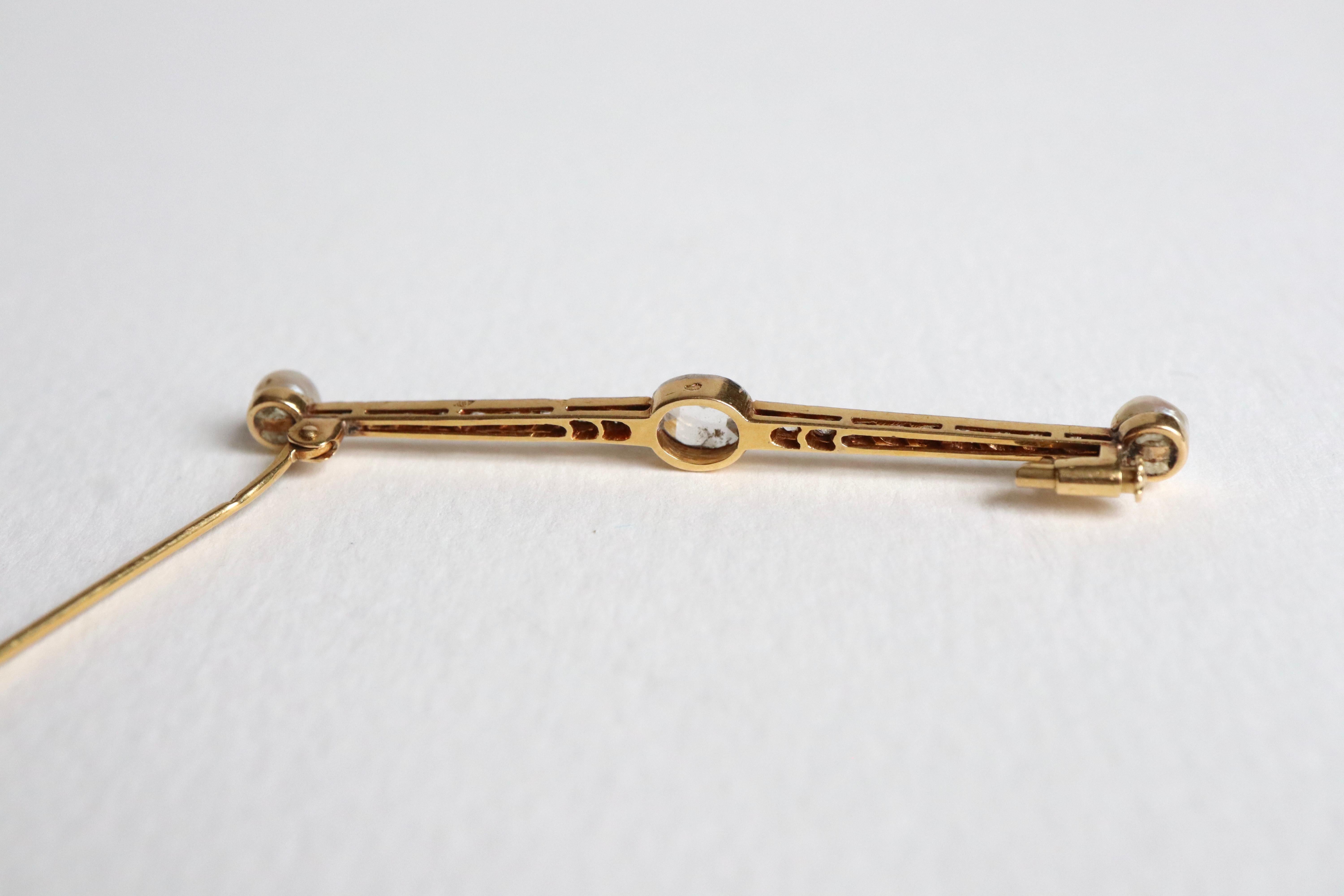 Brooch in 18 kt Gold Platinum and Diamonds circa 1900 In Good Condition For Sale In Paris, FR