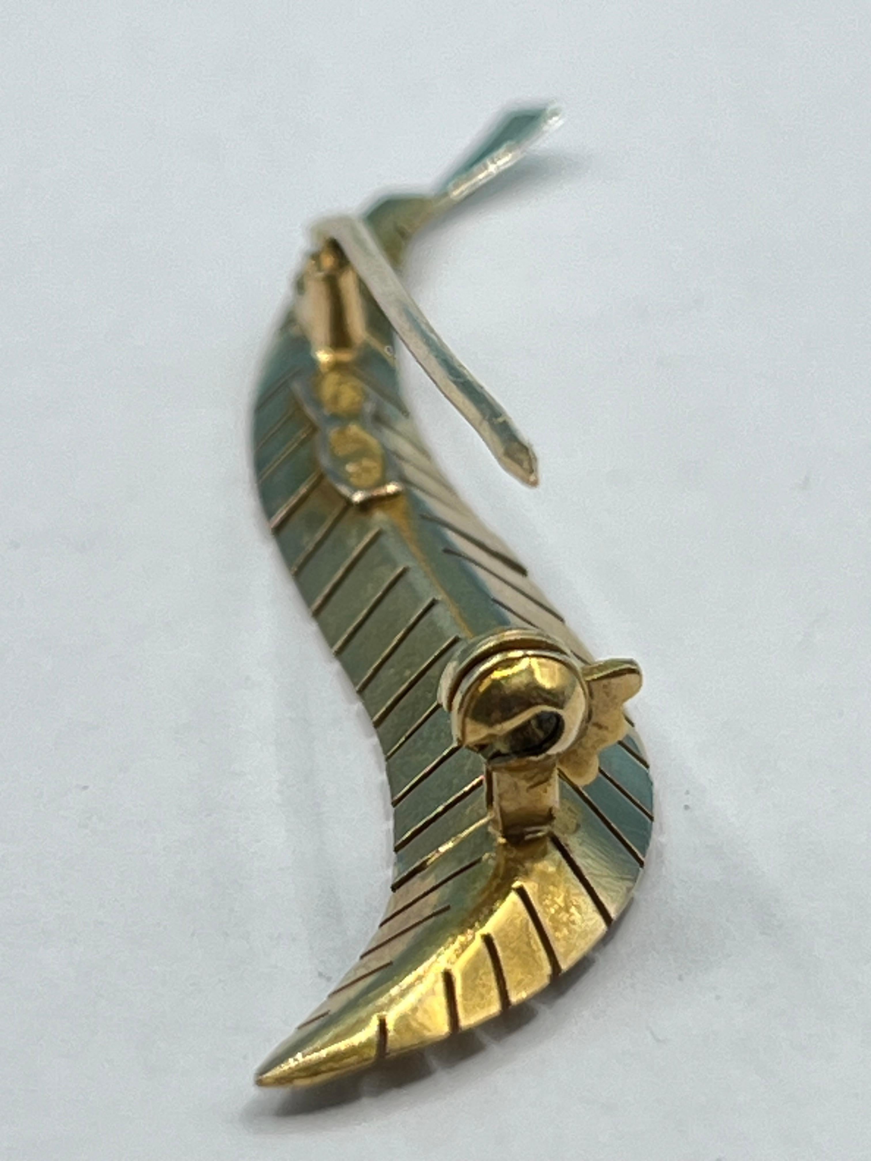 Milieu du XXe siècle Art déco italien en or jaune et blanc 18 carats  Broche, années 1940 en vente