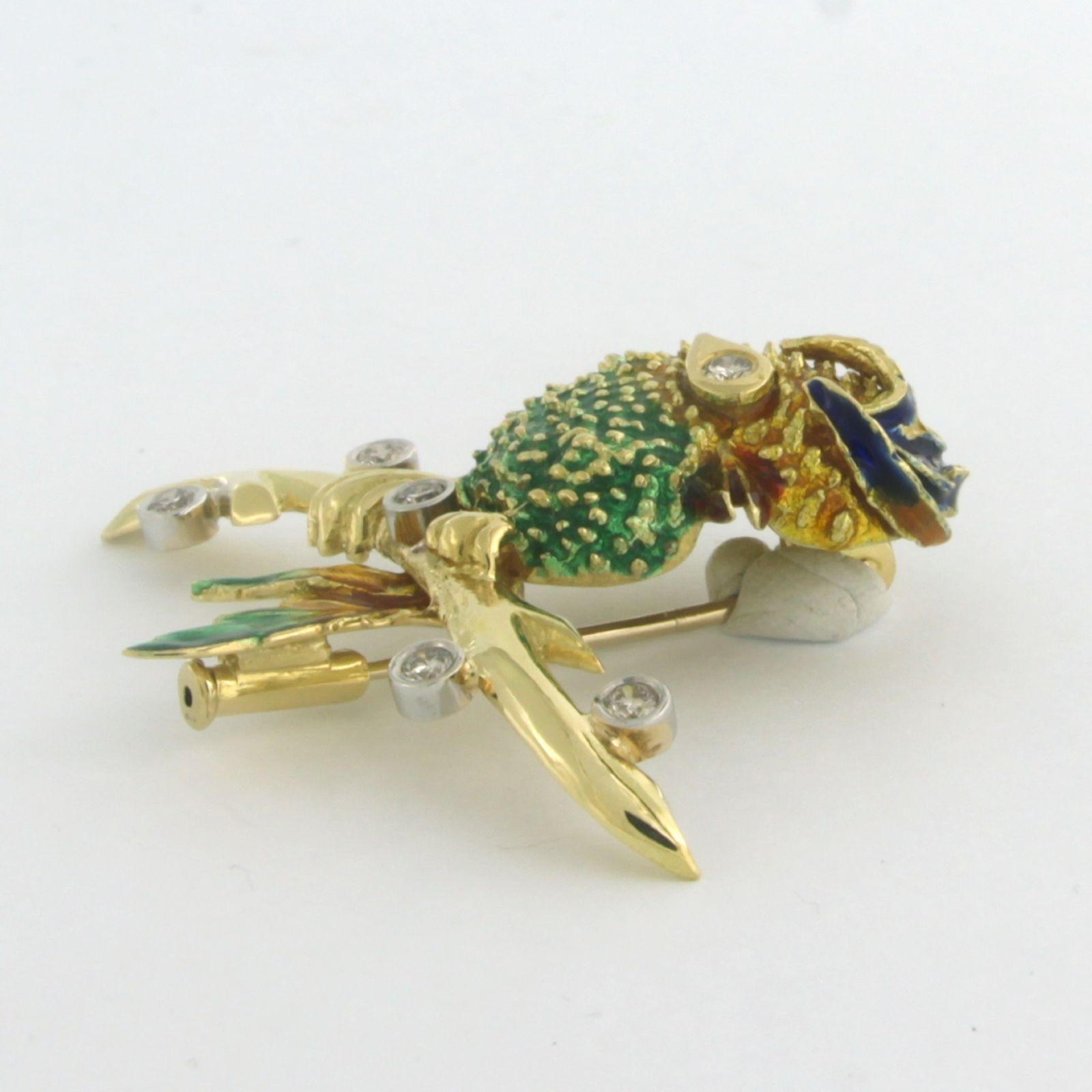 18k bicolour gold bird brooch with green, brown, red and blue enamel and brilliant cut diamond, approximately 0.20 carats in total G/H VS/SI

Detailed description

the brooch is 3.8 cm high and 4.0 cm wide

Weight: 13.6 grams

occupied with:

- 6 x