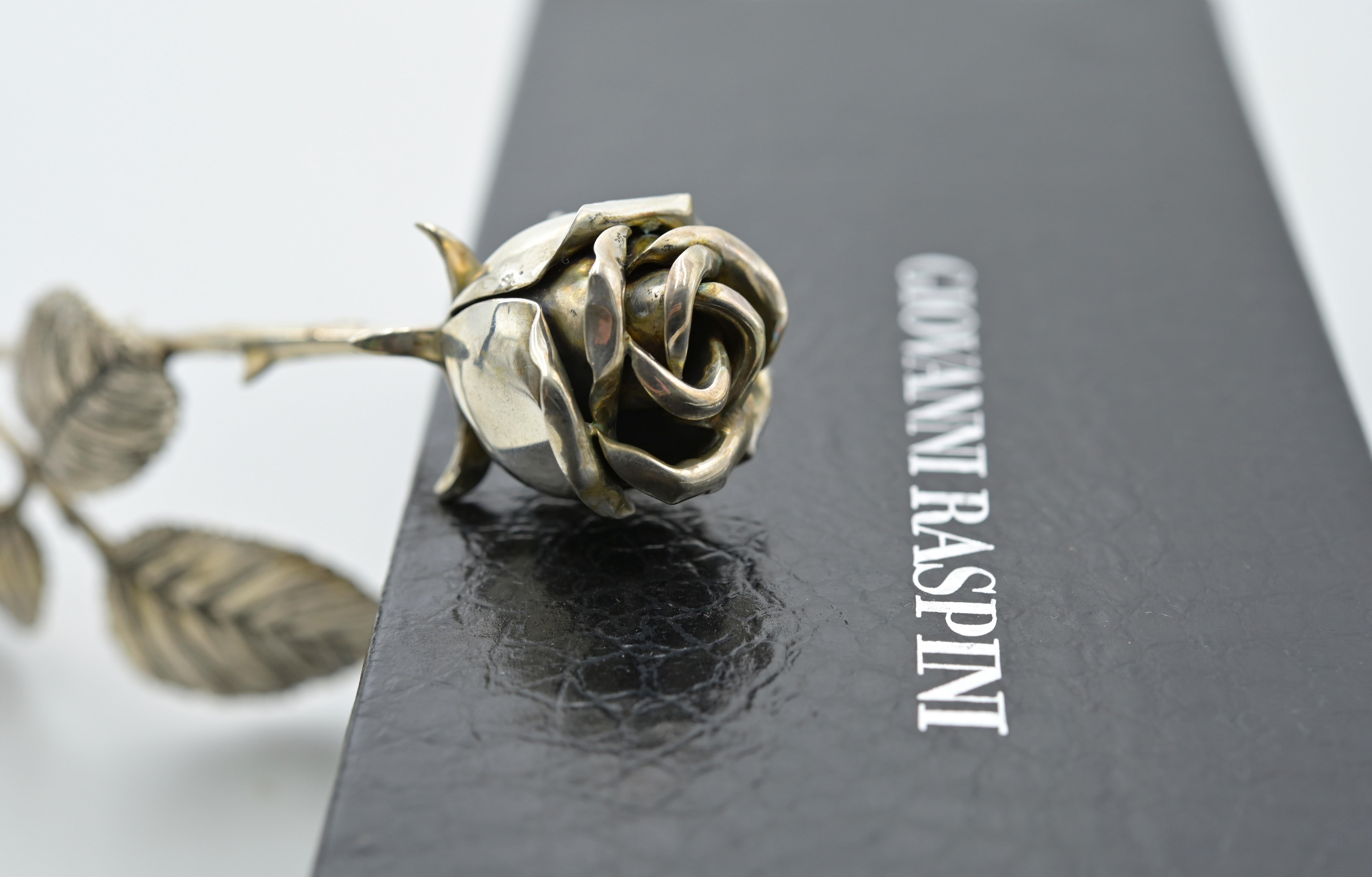 Brooch in the form of a Rose by G. Raspini, Italy 1960s In Good Condition For Sale In Roma, IT