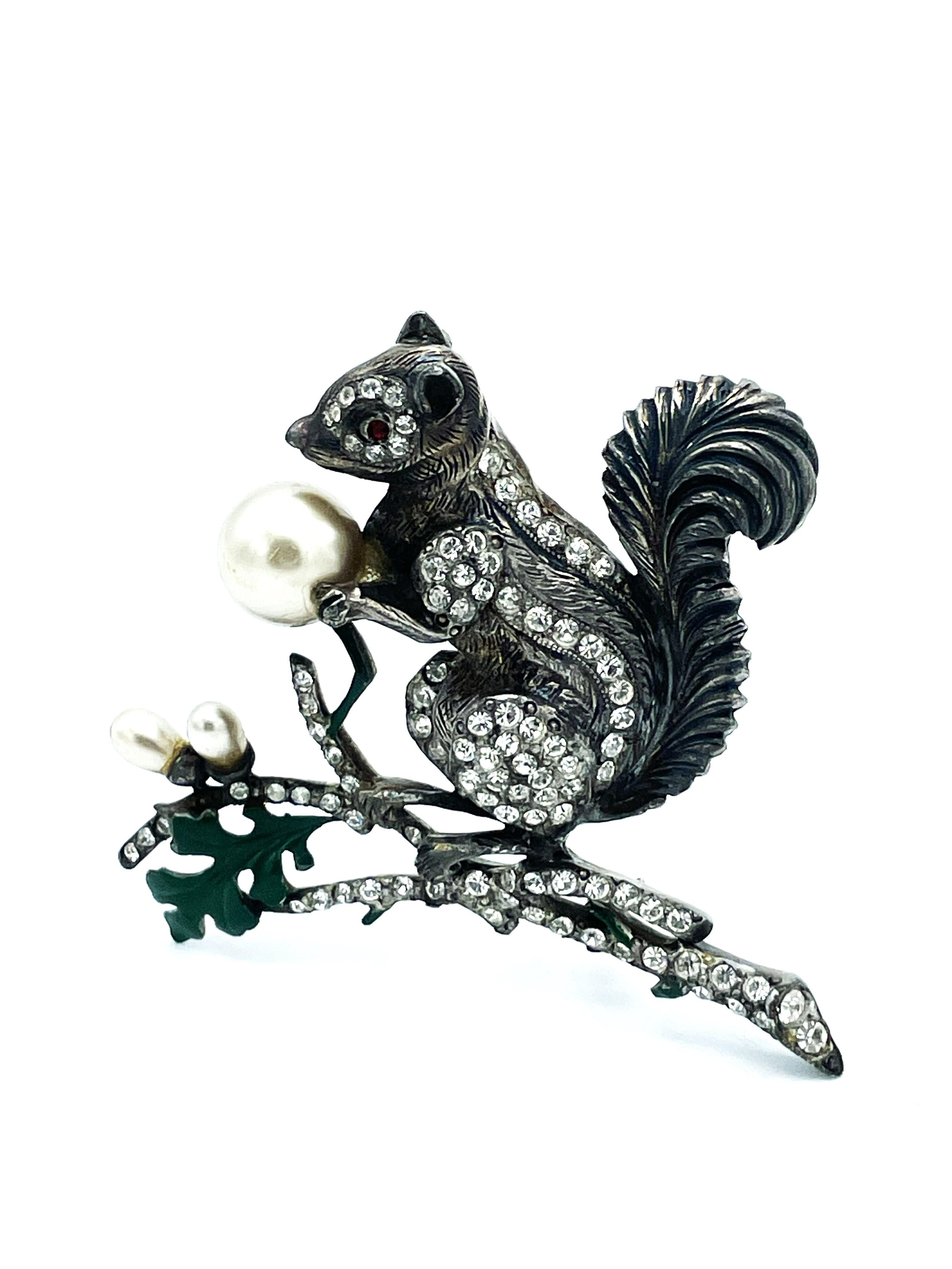 Round Cut Brooch in the form of a squirrel by STARET, rhinstones and pearls, 1940 USA For Sale