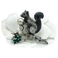 Brooch in the form of a squirrel by STARET, rhinstones and pearls, 1940 USA
