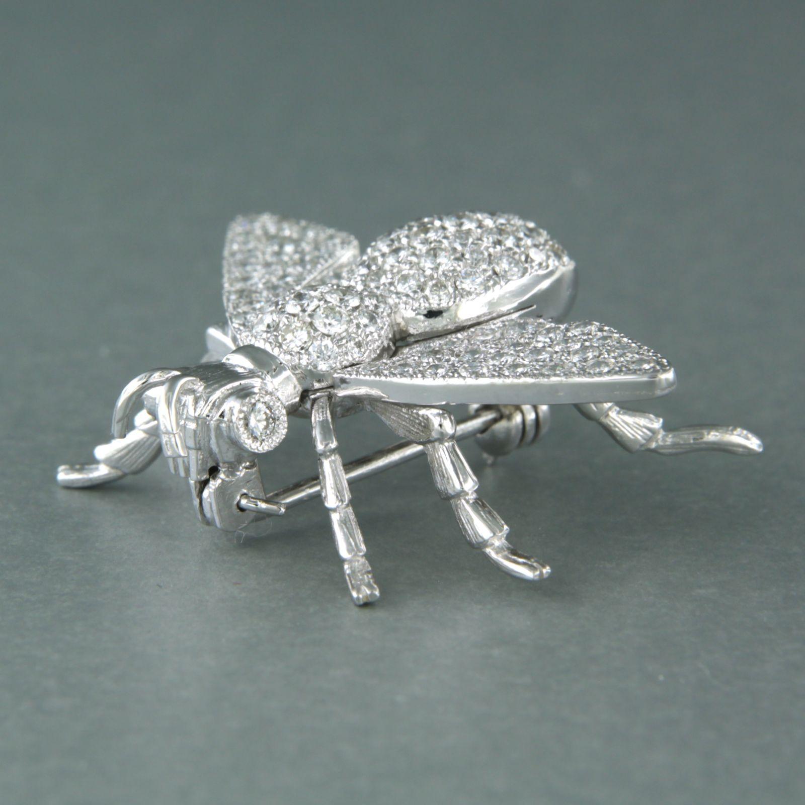 Modern Brooch in the shape of a bee with brilliant cut diamonds up to 1.45ct 18k gold For Sale