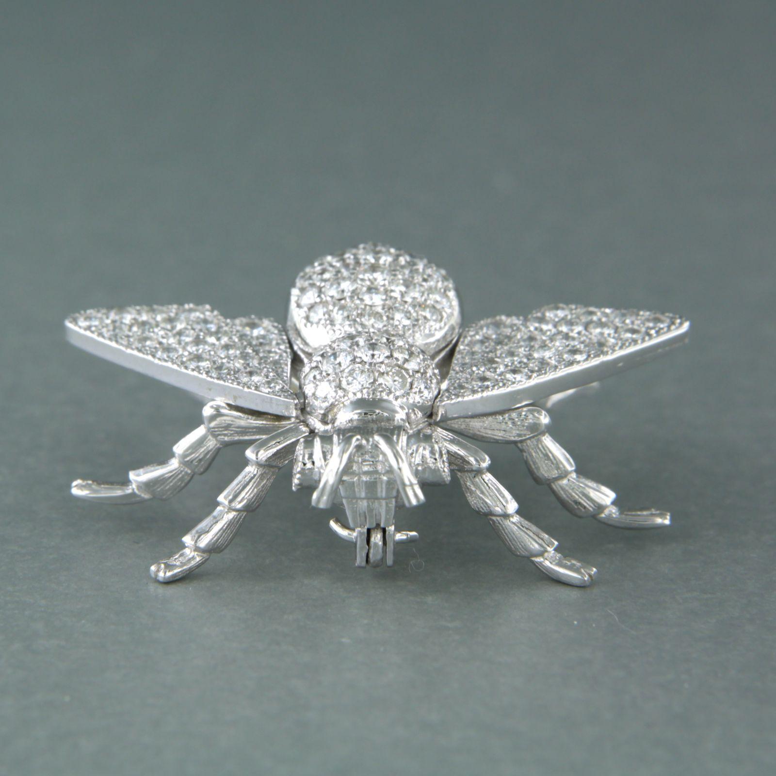 Brilliant Cut Brooch in the shape of a bee with brilliant cut diamonds up to 1.45ct 18k gold For Sale