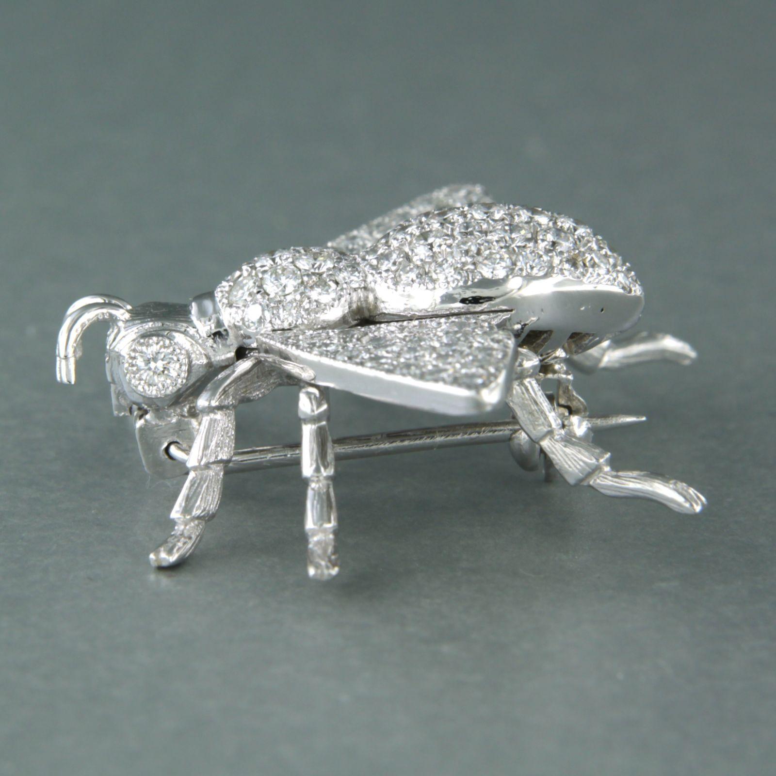 Brooch in the shape of a bee with brilliant cut diamonds up to 1.45ct 18k gold In New Condition For Sale In The Hague, ZH