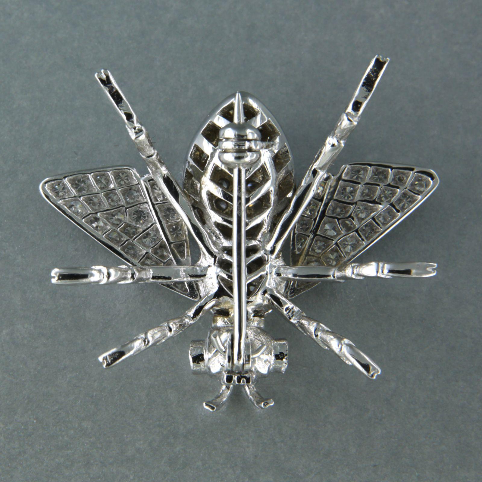 Brooch in the shape of a bee with brilliant cut diamonds up to 1.45ct 18k gold For Sale 1