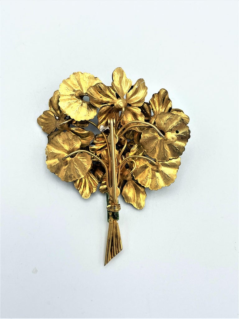 Round Cut Brooch in the shape of a bouquet of violets, signed Sandor, gold pated 1940 USA  For Sale
