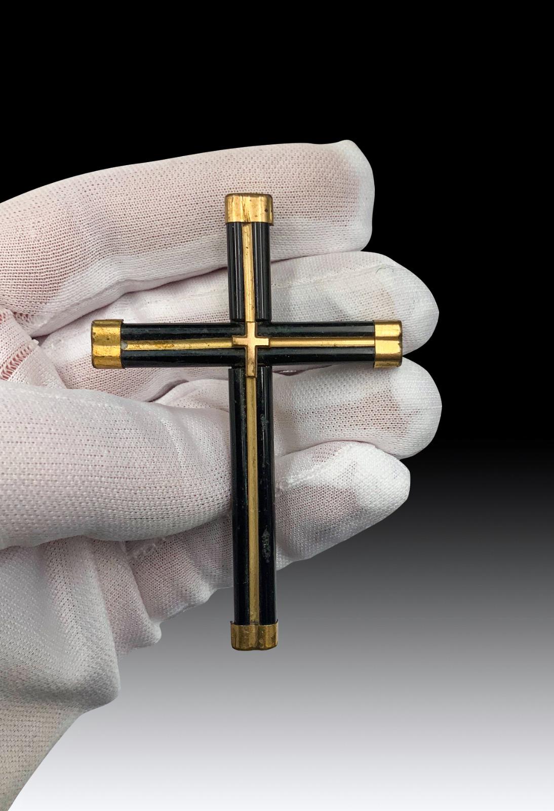 Hand-Crafted Brooch in the Shape of a Cross 19th Century 19th Century For Sale