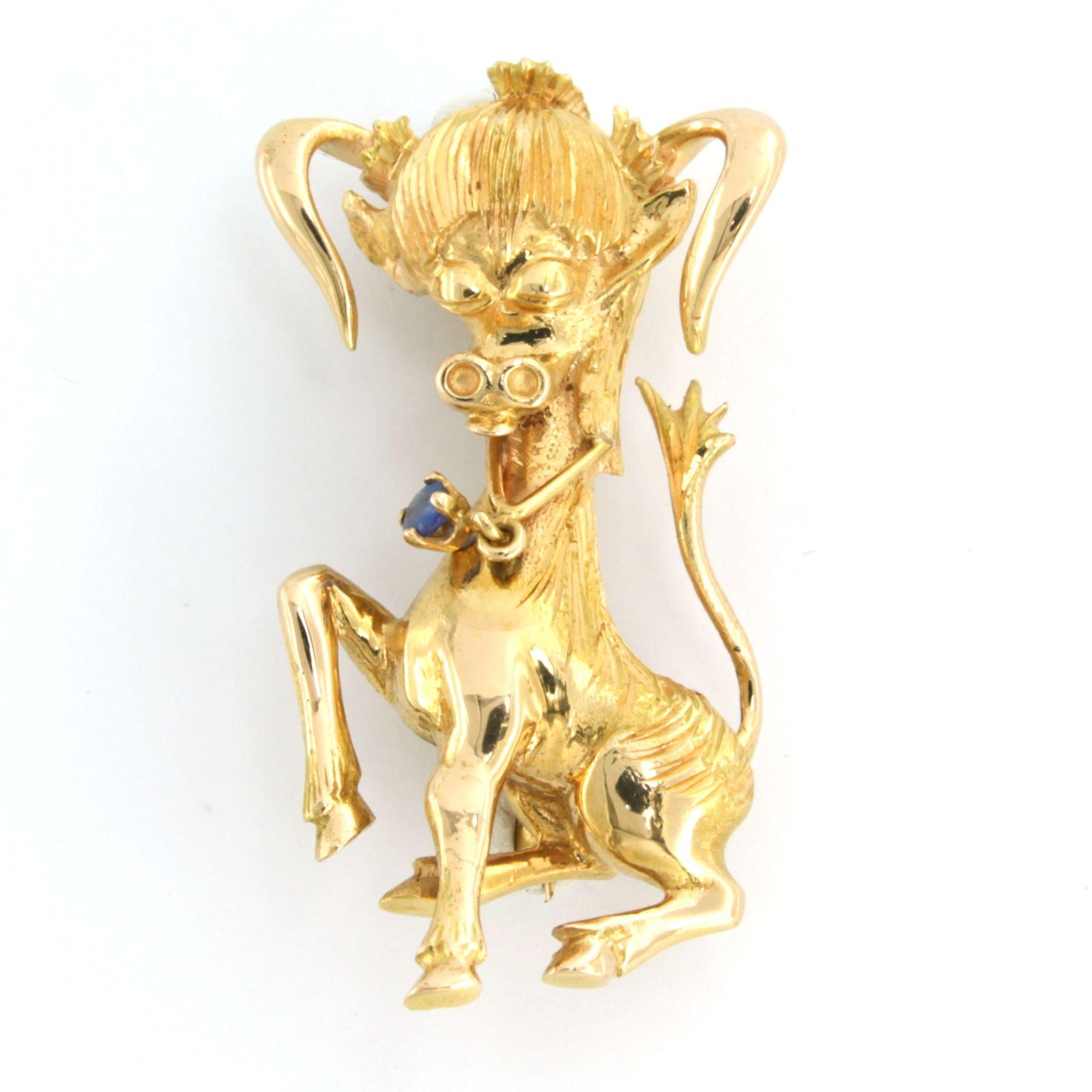 18k yellow gold brooch in the shape of a horse set with a sapphire - size 5.7 cm x 2.5 cm

Detailed description

the size of the brooch is 5.7 cm by 2.5 cm wide

weight 14.2 grams

set with

- 1 x 2.0 mm round facet cut heated sapphire

Color