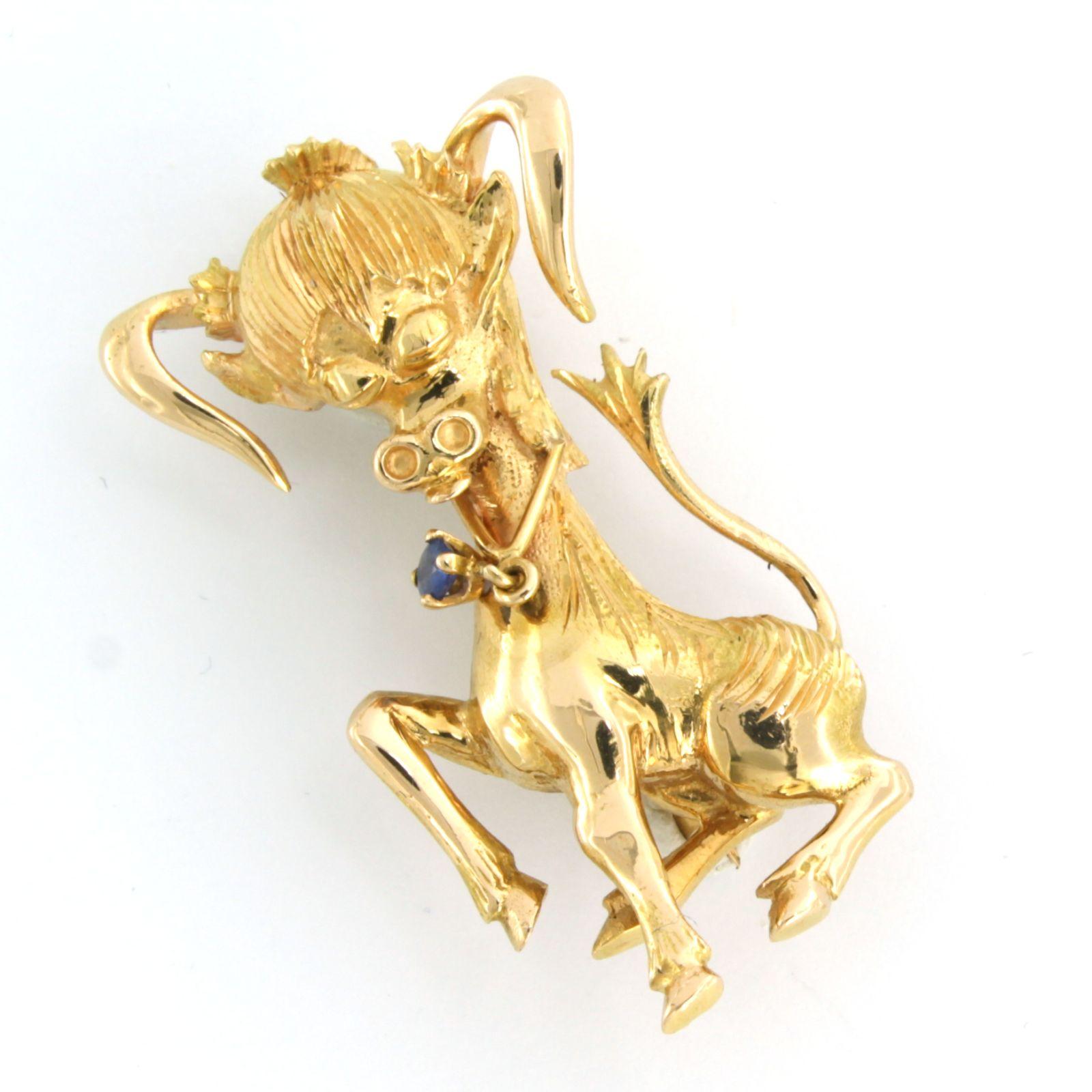 Modern Brooch in the shape of a horse set with sapphire 18k gold For Sale