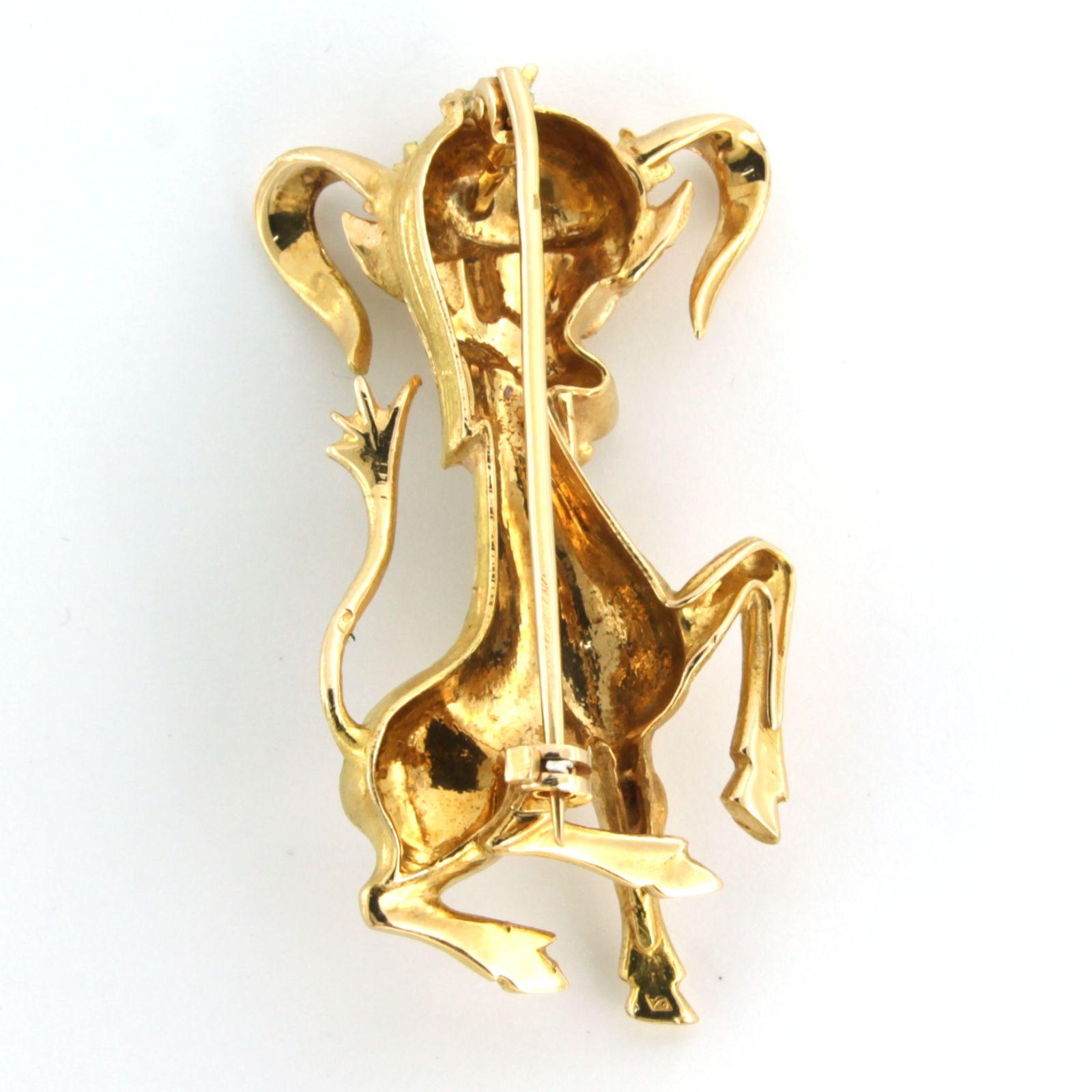 Brooch in the shape of a horse set with sapphire 18k gold In Good Condition For Sale In The Hague, ZH