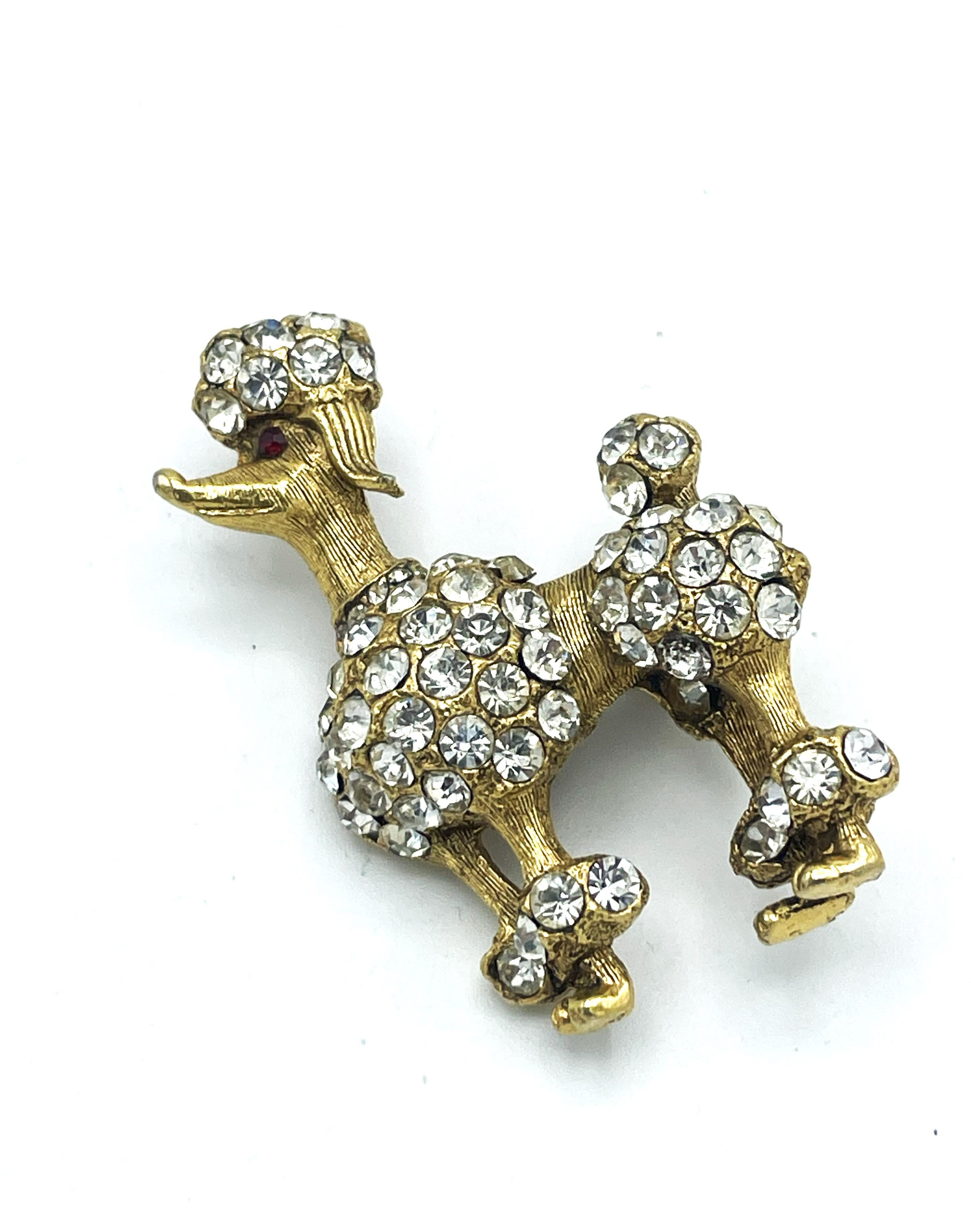 Brooch in the shape of a proud poodle, set with rhinestones, signed BSK copyrigh In Good Condition For Sale In Stuttgart, DE