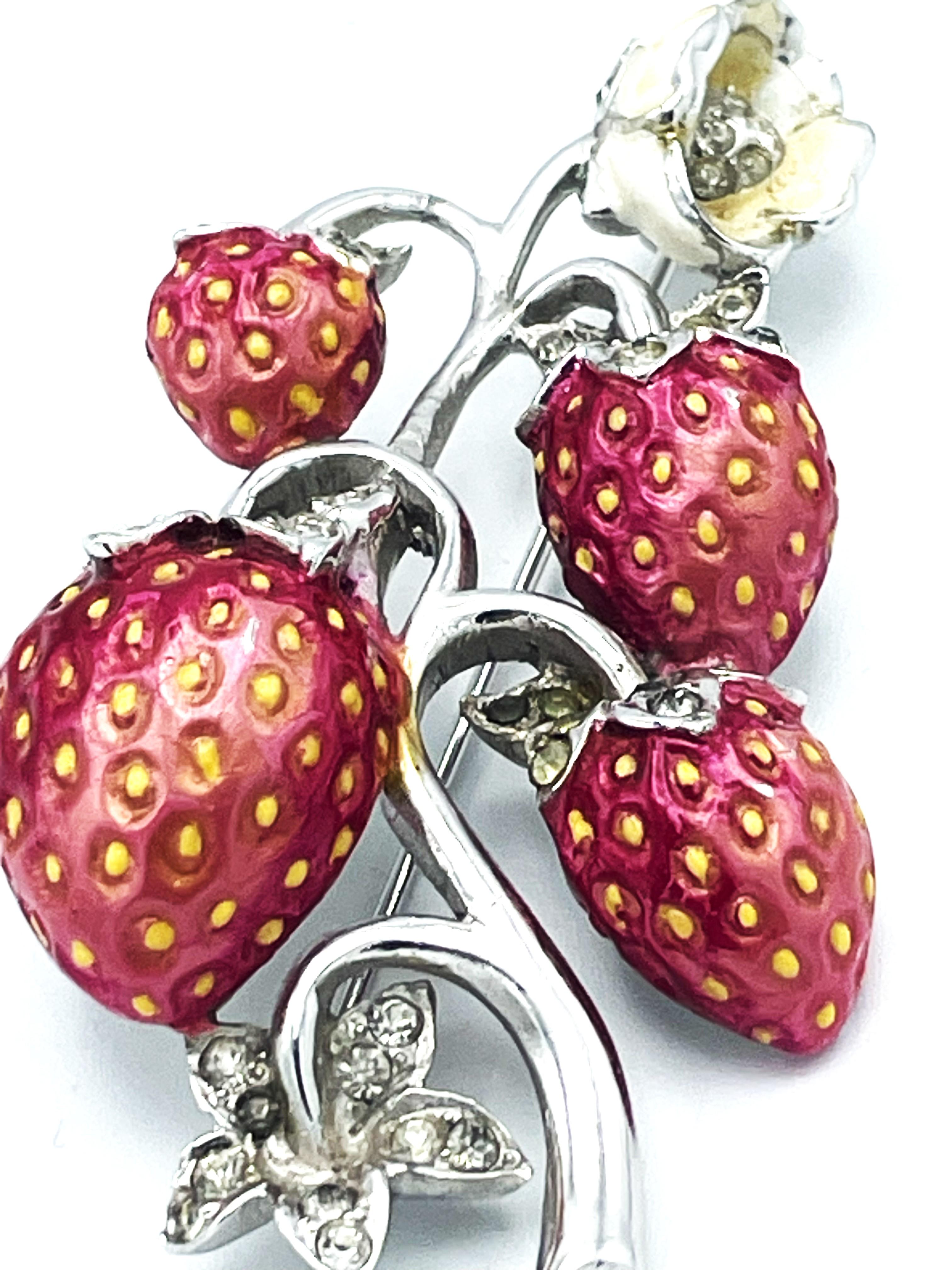 Artist Brooch in the shape of a raspberry pointer by MAZER USA, rhodium-plated metal For Sale