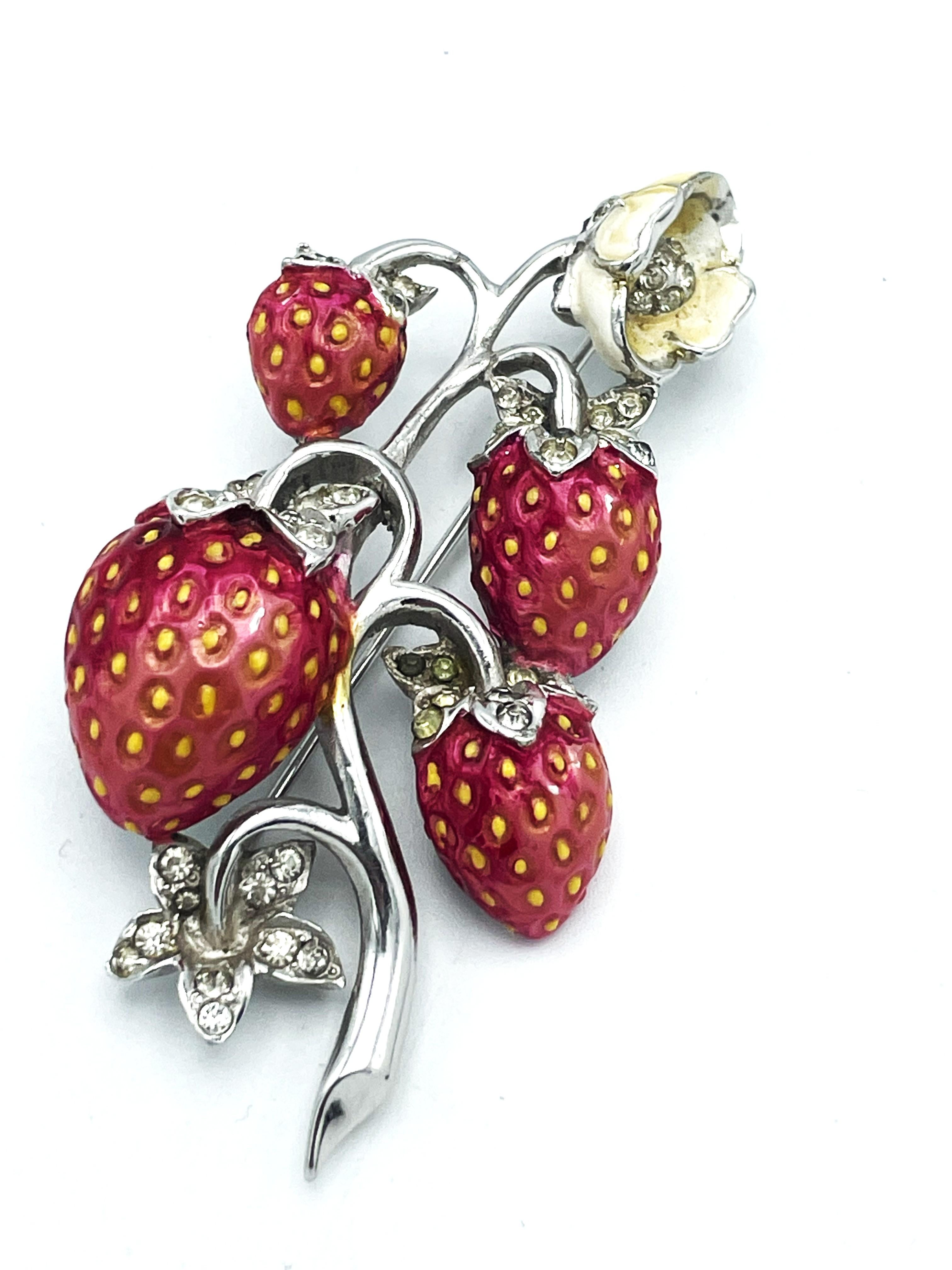 Brooch in the shape of a raspberry pointer by MAZER USA, rhodium-plated metal For Sale 3