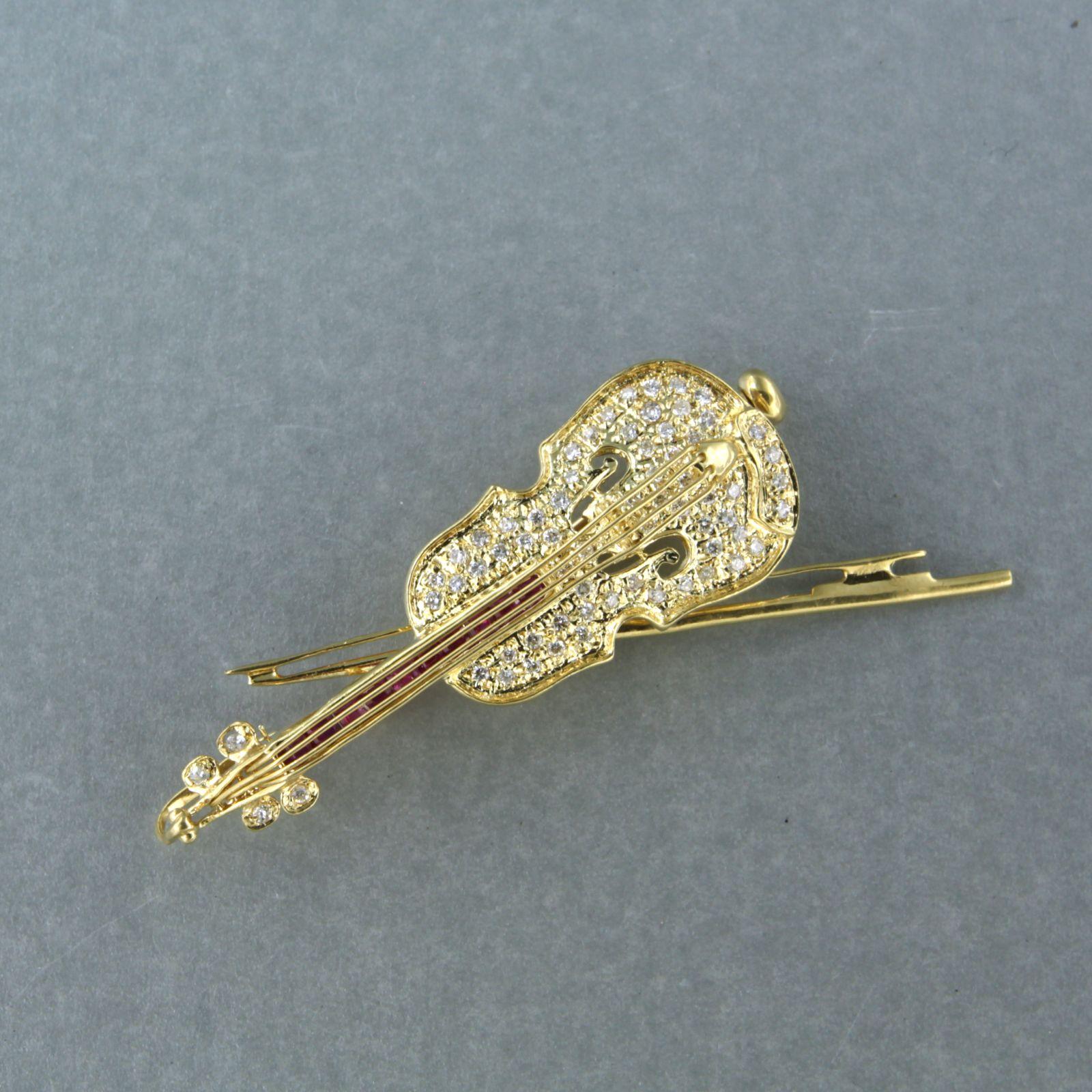 brooch in the shape of a violin set with ruby brilliant diamonds 18k gold In Excellent Condition In The Hague, ZH