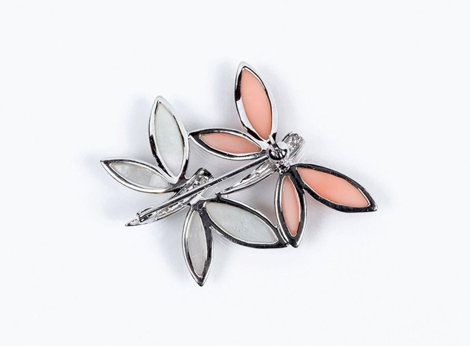 Art Deco Brooch in the Shape of two Dragonflies in White Gold, Nacre, Coral and Diamonds For Sale