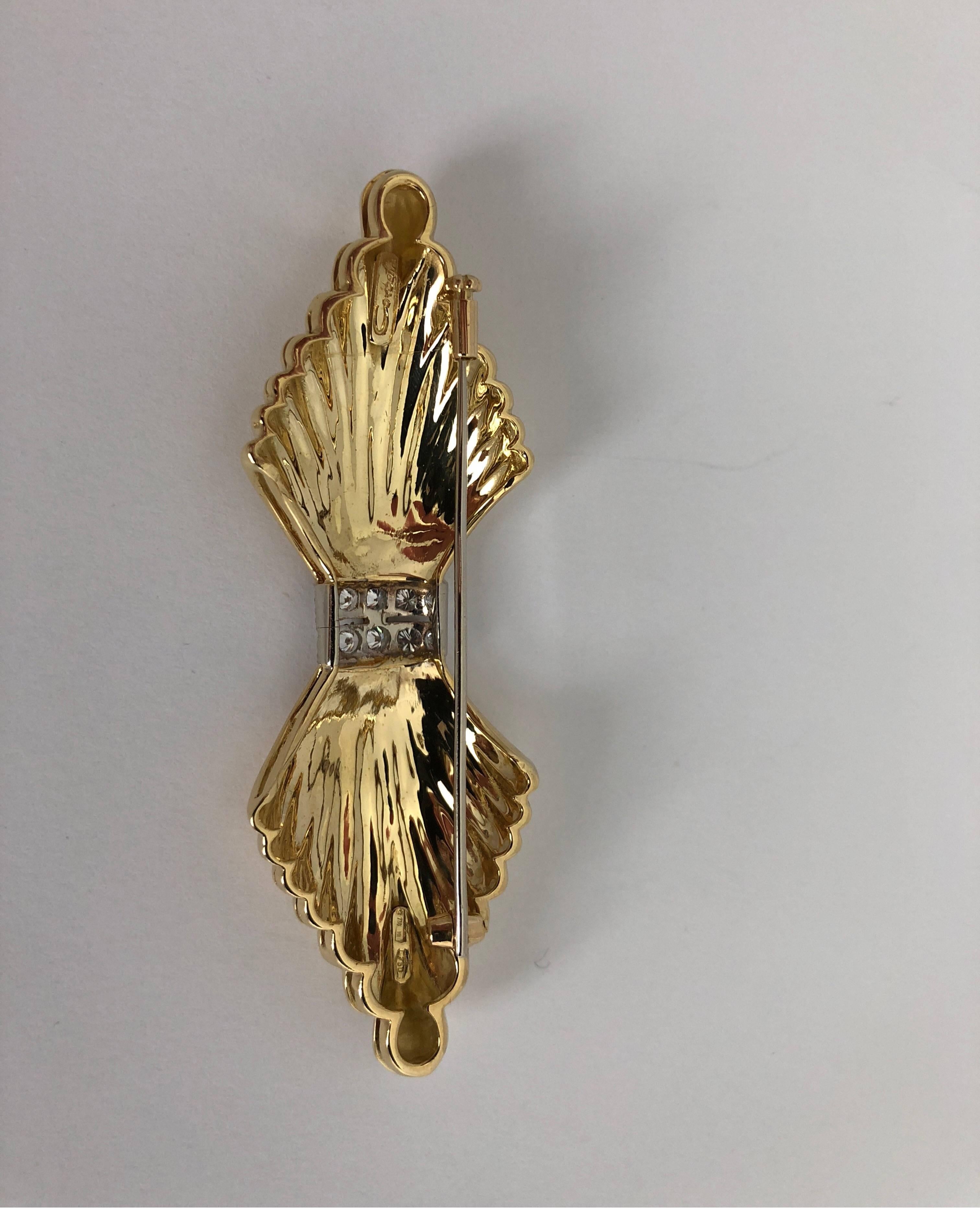 Art Deco Brooch in Yellow Gold and White Diamonds For Sale