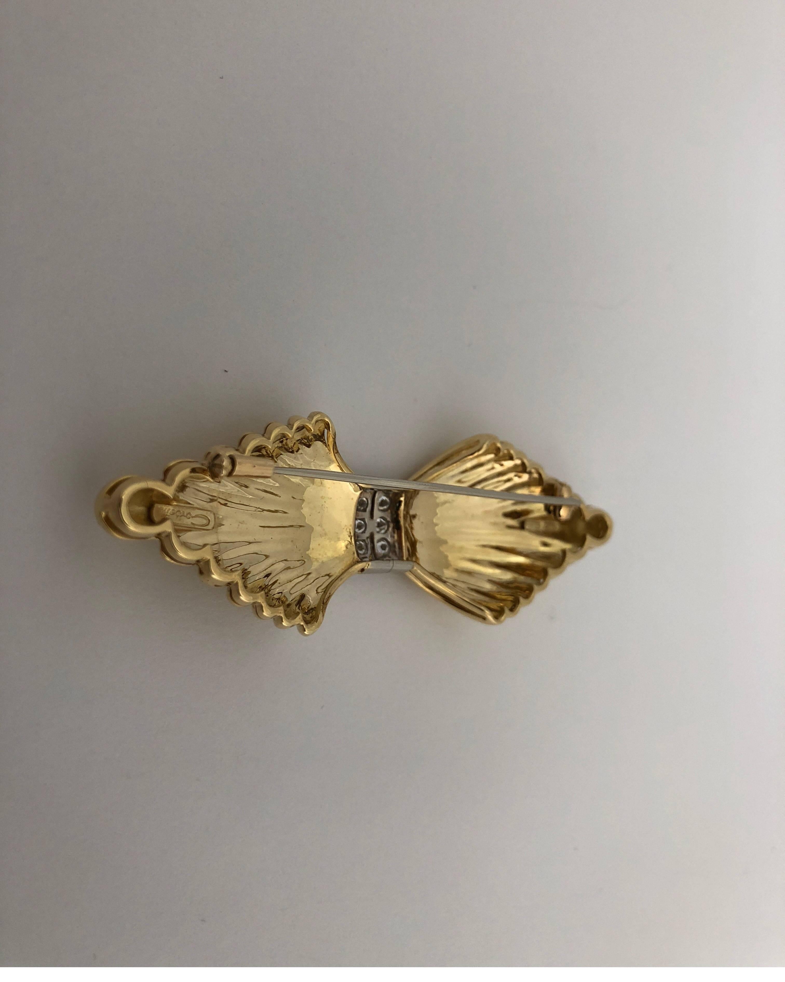 Brilliant Cut Brooch in Yellow Gold and White Diamonds For Sale
