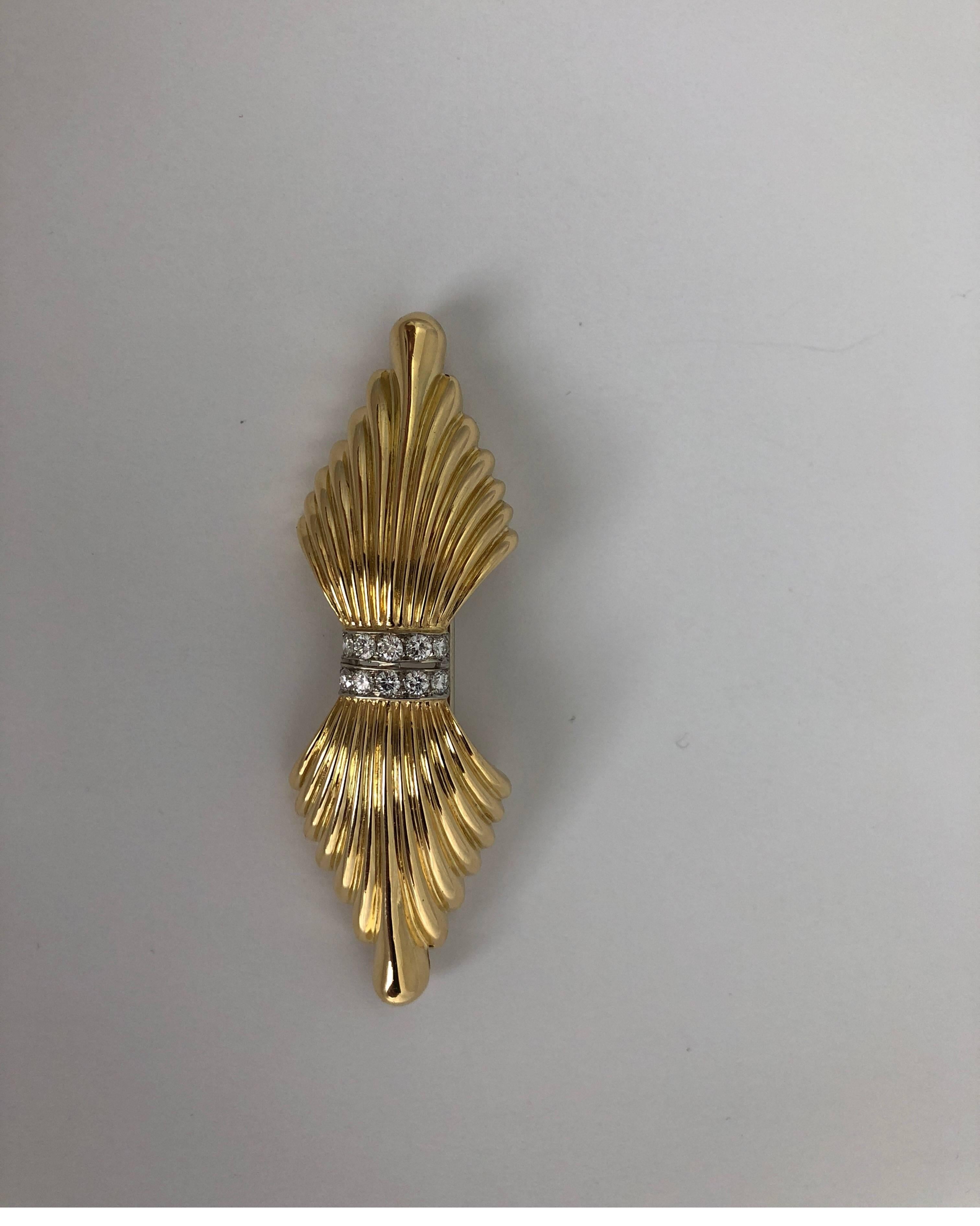 Women's Brooch in Yellow Gold and White Diamonds For Sale