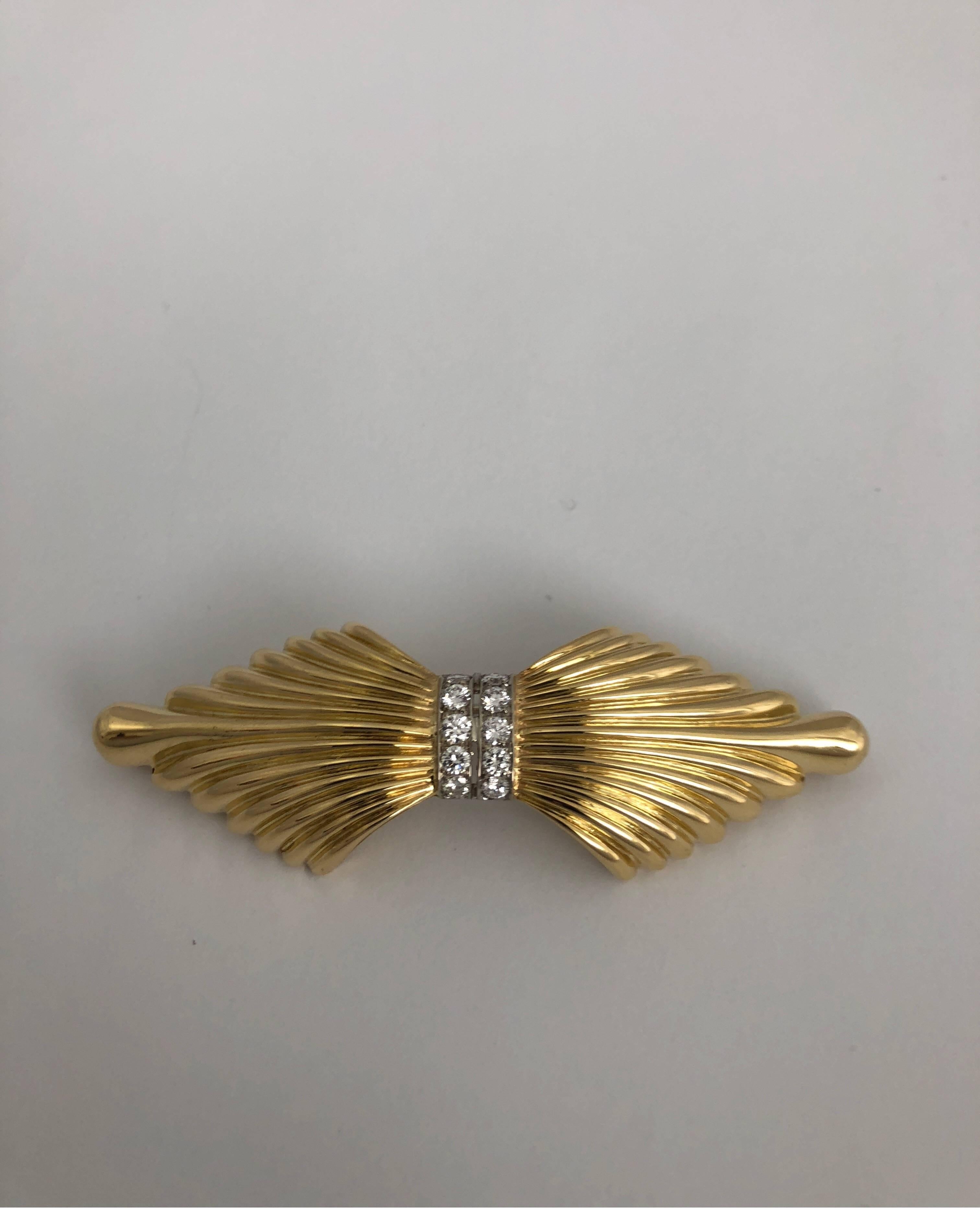 Brooch in Yellow Gold and White Diamonds For Sale 1