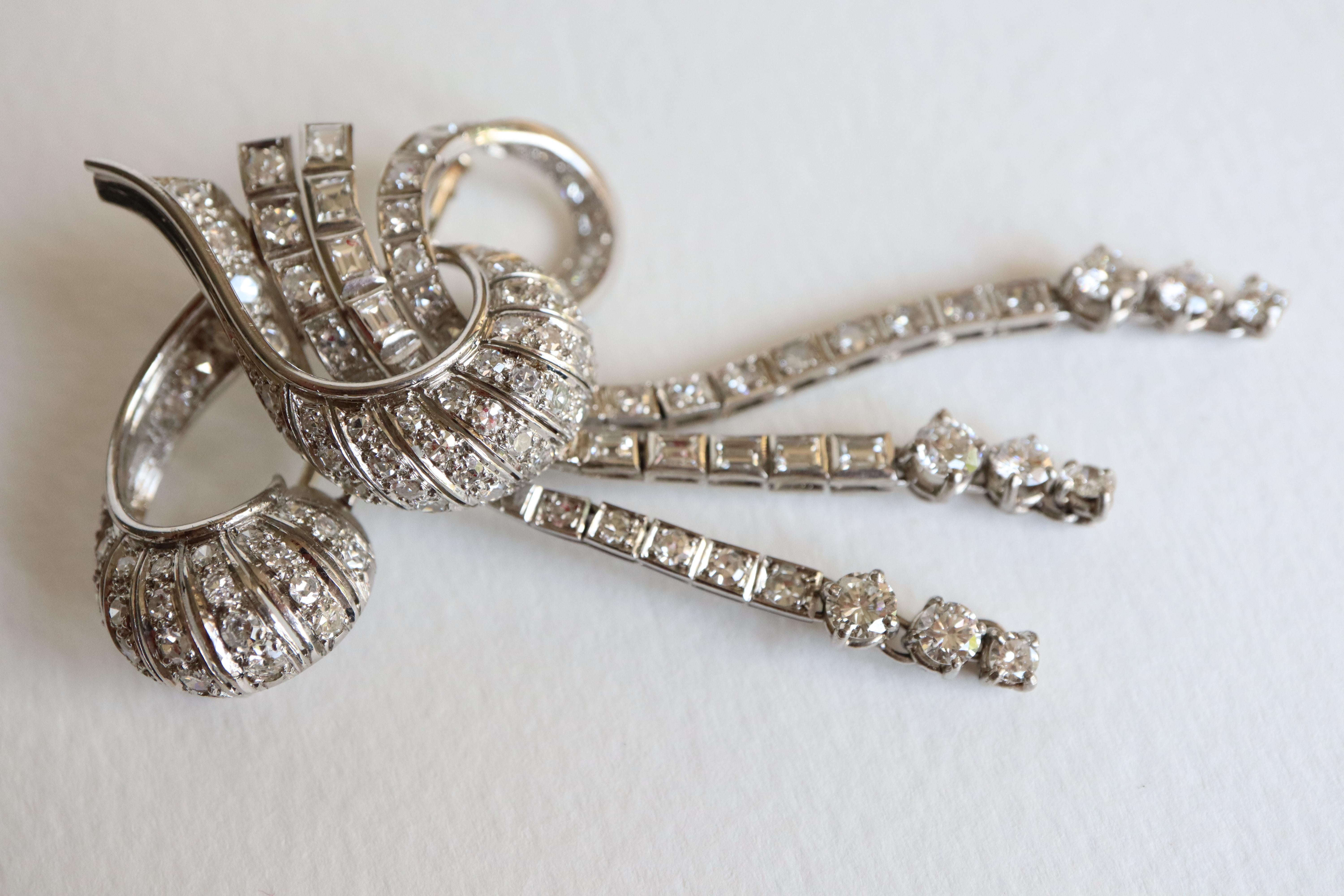 Mixed Cut Brooch 1940 in 18 Karat White Gold and 7 Carat of Diamonds For Sale