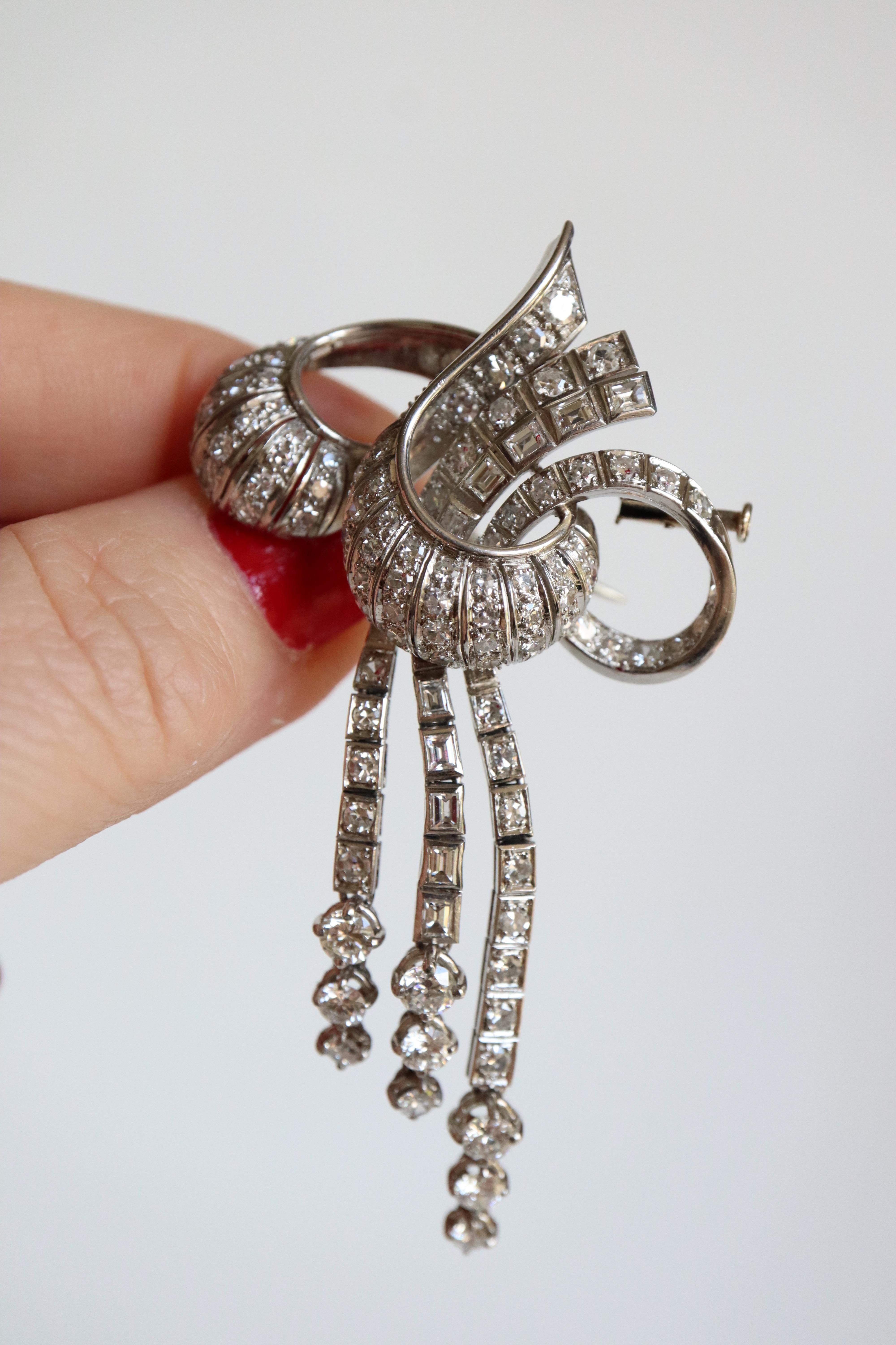 Brooch 1940 in 18 Karat White Gold and 7 Carat of Diamonds For Sale 2